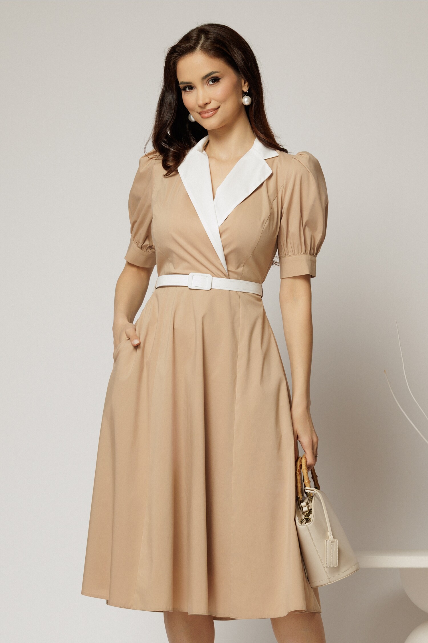 Rochie DY fashion din poplin bej cu guler în contrast și curea în talie Rochie DY fashion din poplin bej cu guler în contrast și curea în talie