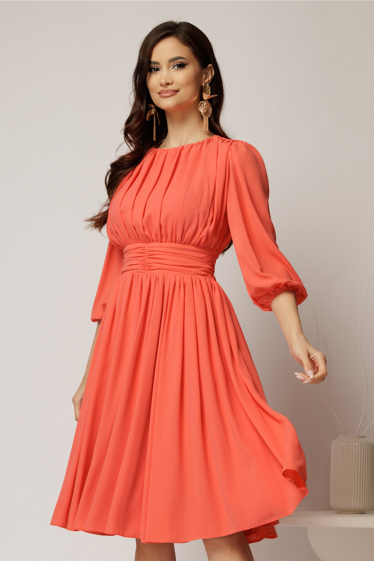 Rochie corai DY fashion de voal cu pliuri și croi clos Rochie corai DY fashion de voal cu pliuri și croi clos