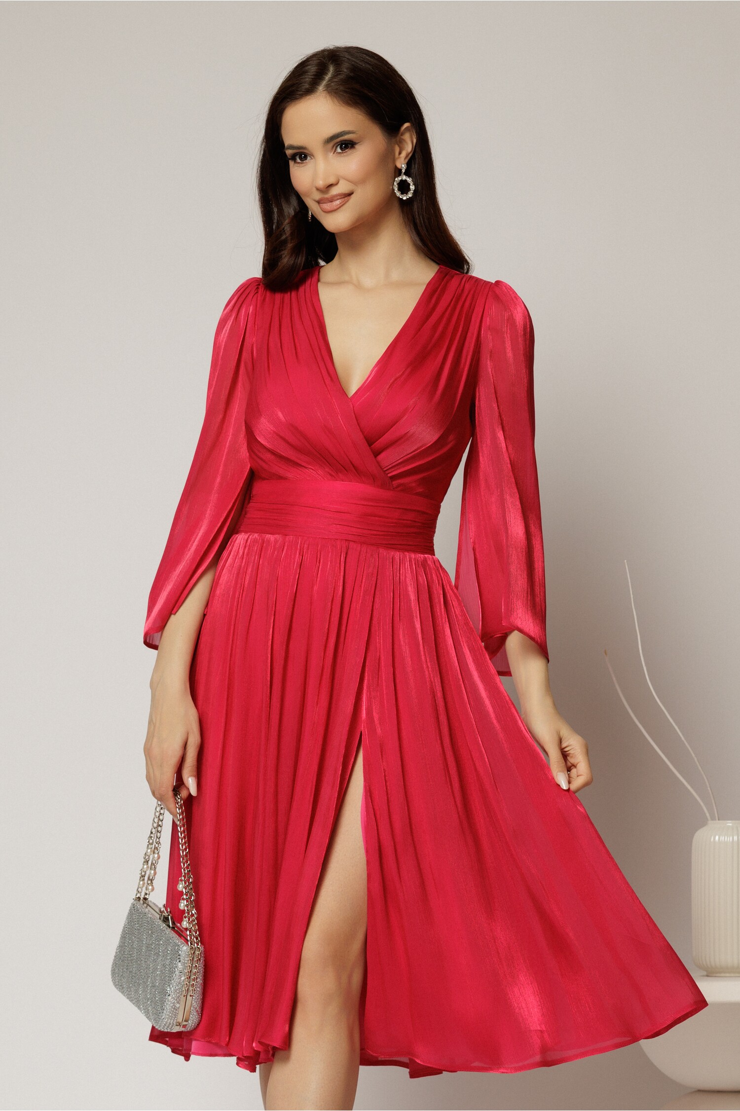 Rochie de ocazie DY fashion fucsia din voal peliculizat cu mâneci crăpate Rochie de ocazie DY fashion fucsia din voal peliculizat cu mâneci crăpate