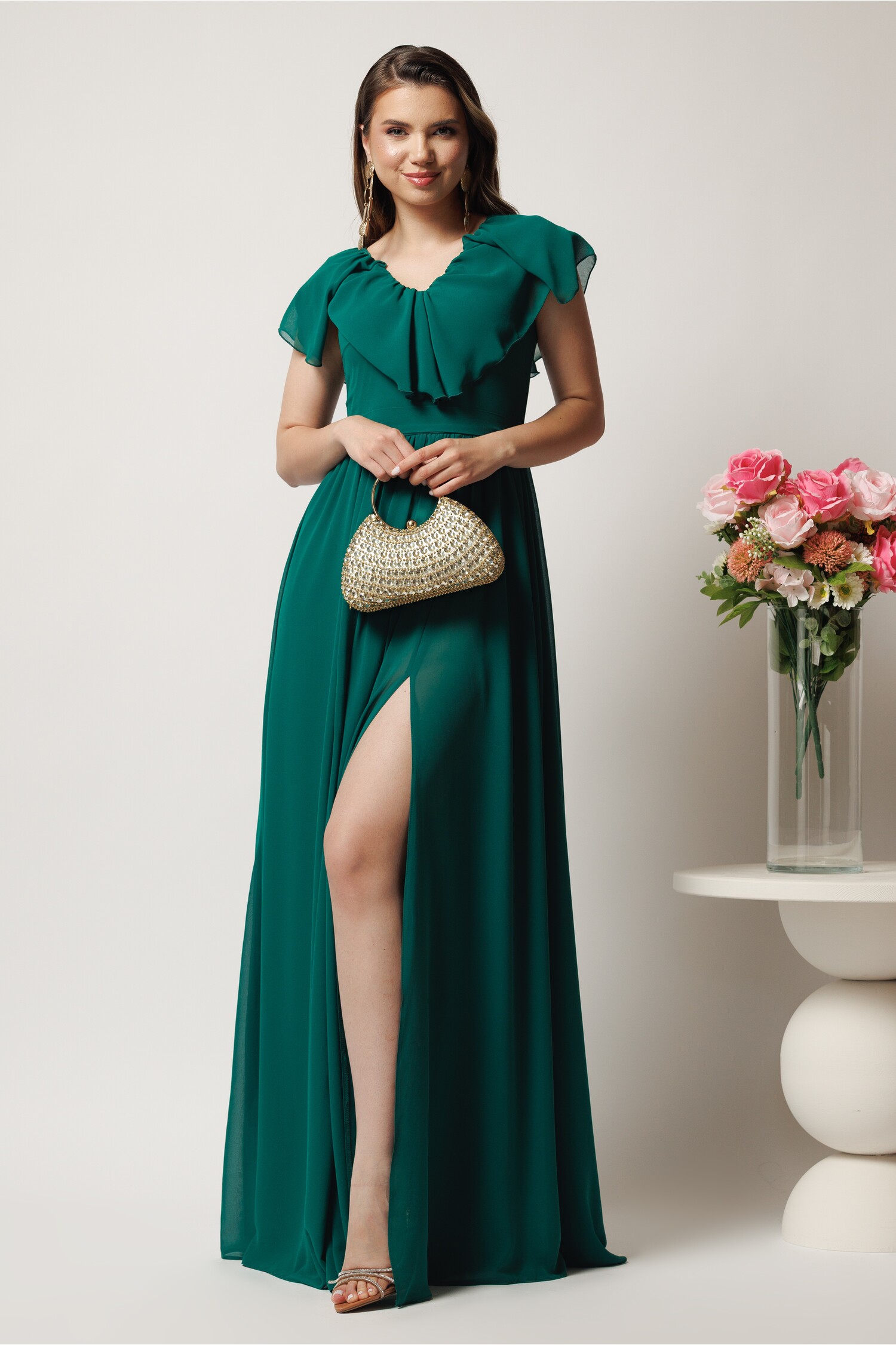Rochie lungă DY fashion verde, din voal, cu volănaș și crăpătură Rochie lungă DY fashion verde, din voal, cu volănaș și crăpătură