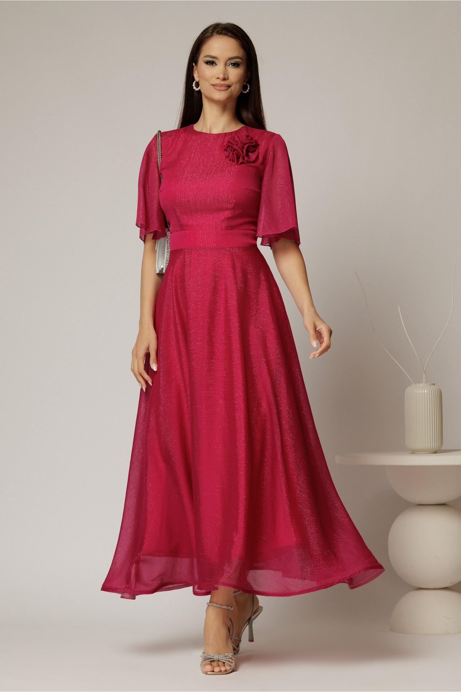 Rochie lungă magenta din voal cu fir lurex și accesoriu la bust – DY Fashion Rochie lungă magenta din voal cu fir lurex și accesoriu la bust – DY Fashion