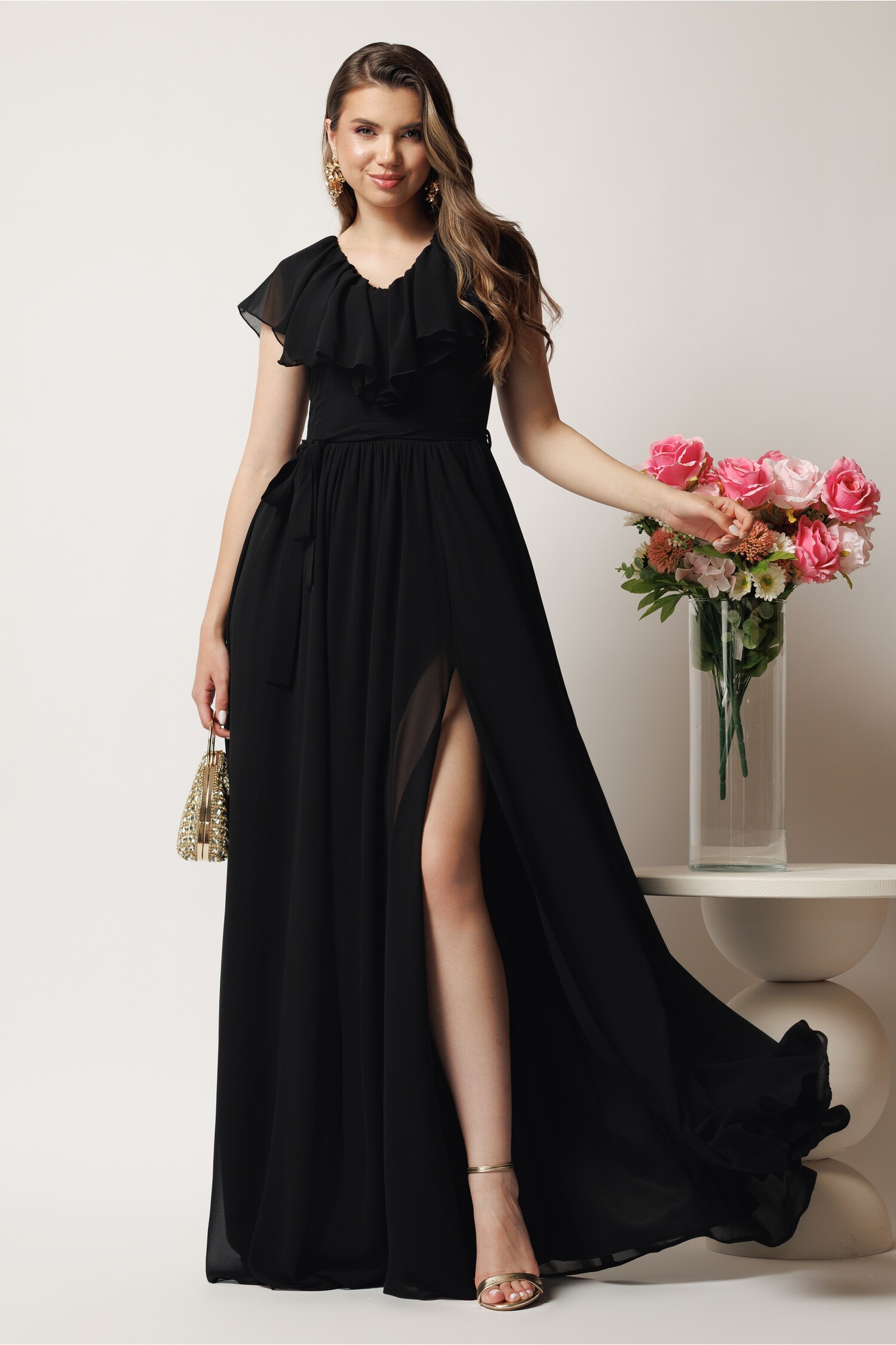 Rochie lungă DY fashion neagră, din voal, cu volănaș și crăpătură Rochie lungă DY fashion neagră, din voal, cu volănaș și crăpătură