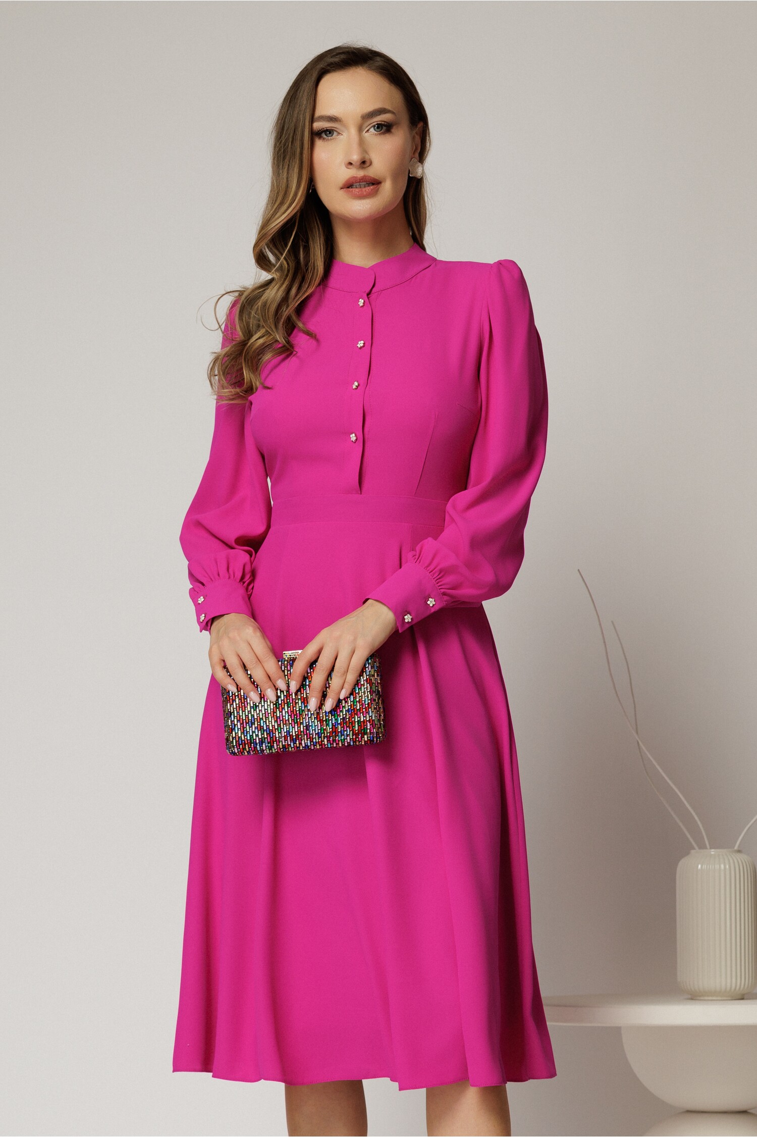 Rochie magenta DY fashion din triplu voal cu guler tunică și nasturi-florile Rochie magenta DY fashion din triplu voal cu guler tunică și nasturi-florile