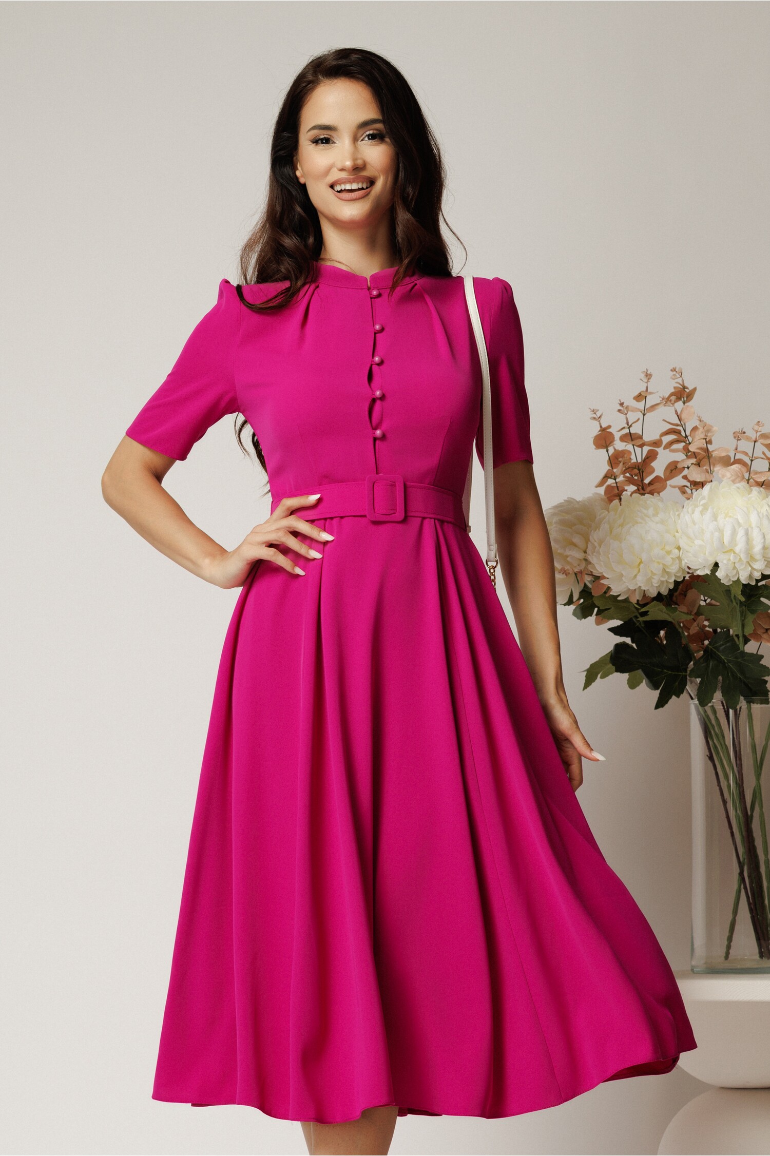 Rochie magenta midi în clini din triplu voal cu nasturi și curea Rochie magenta midi în clini din triplu voal cu nasturi și curea