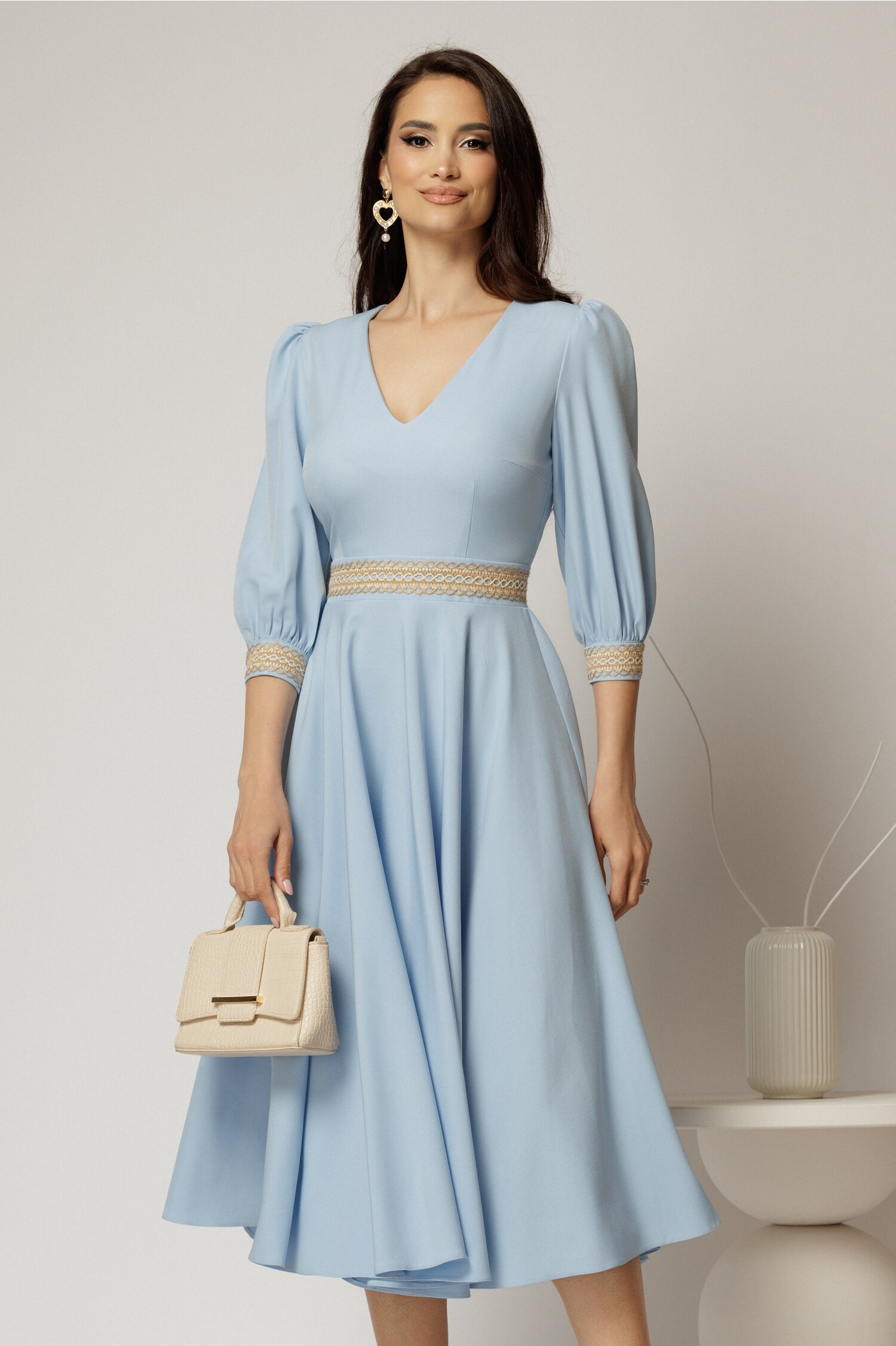 Rochie midi bleu DY fashion cu bandă decorativă pe talie și mansete Rochie midi bleu DY fashion cu bandă decorativă pe talie și mansete