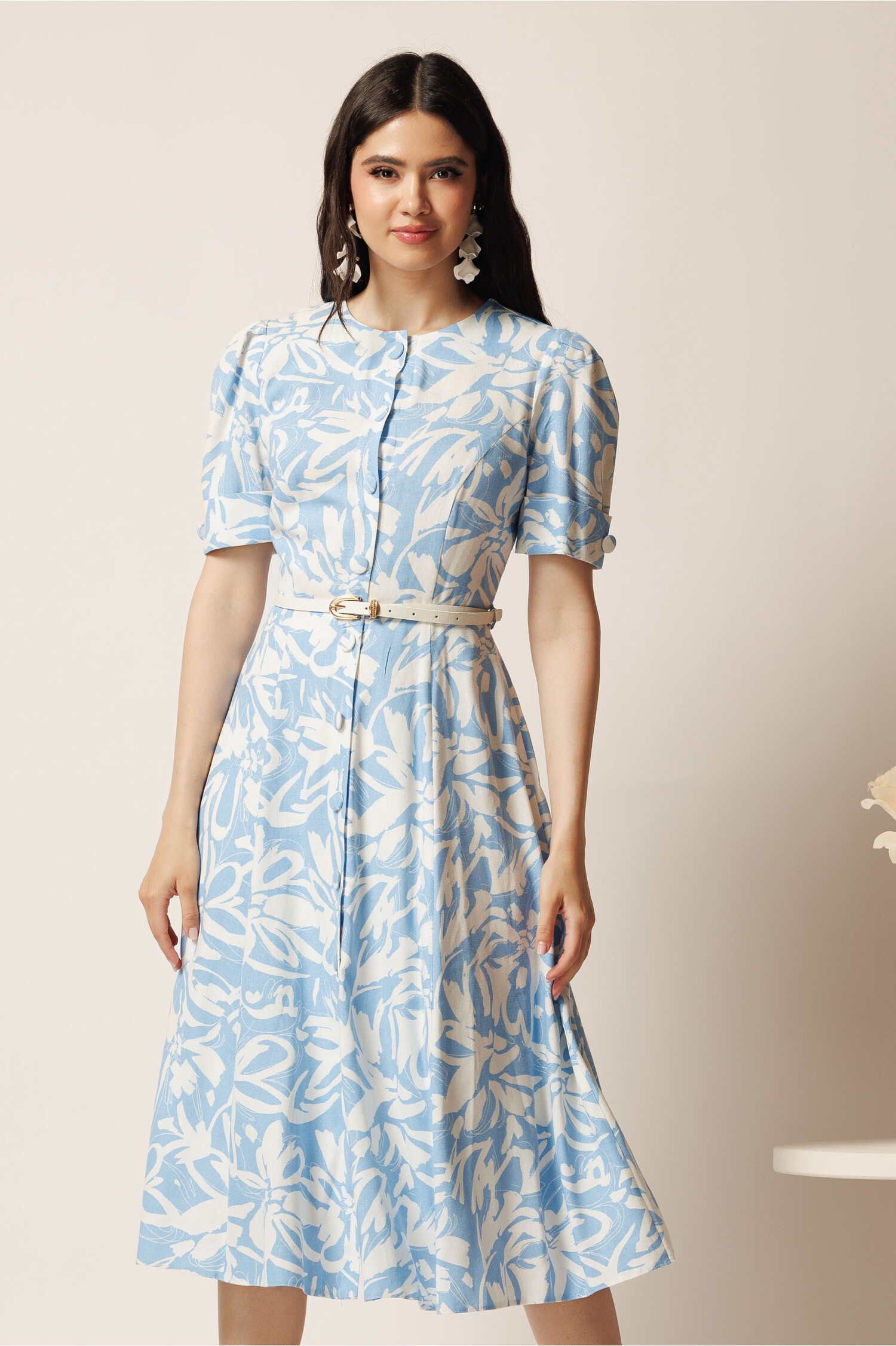 Rochie midi DY fashion bleu cu imprimeuri albe și curea în talie Rochie midi DY fashion bleu cu imprimeuri albe și curea în talie