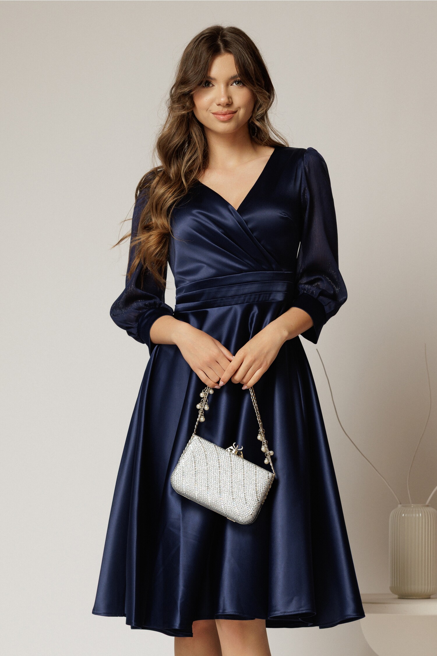 Rochie midi bleumarin din tafta cu maneci din voal cu lurex – DY Fashion Rochie midi bleumarin din tafta cu maneci din voal cu lurex – DY Fashion