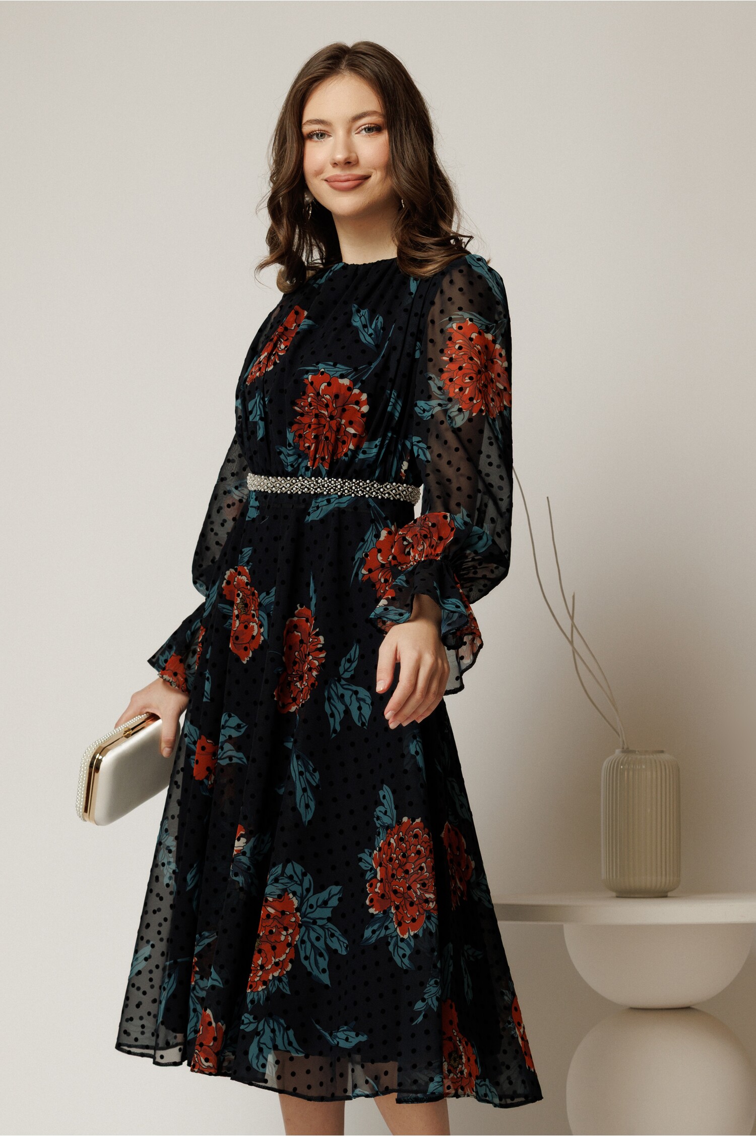 Rochie DY fashion midi bleumarin din voal cu buline de catifea, detalii cu perle Rochie DY fashion midi bleumarin din voal cu buline de catifea, detalii cu perle