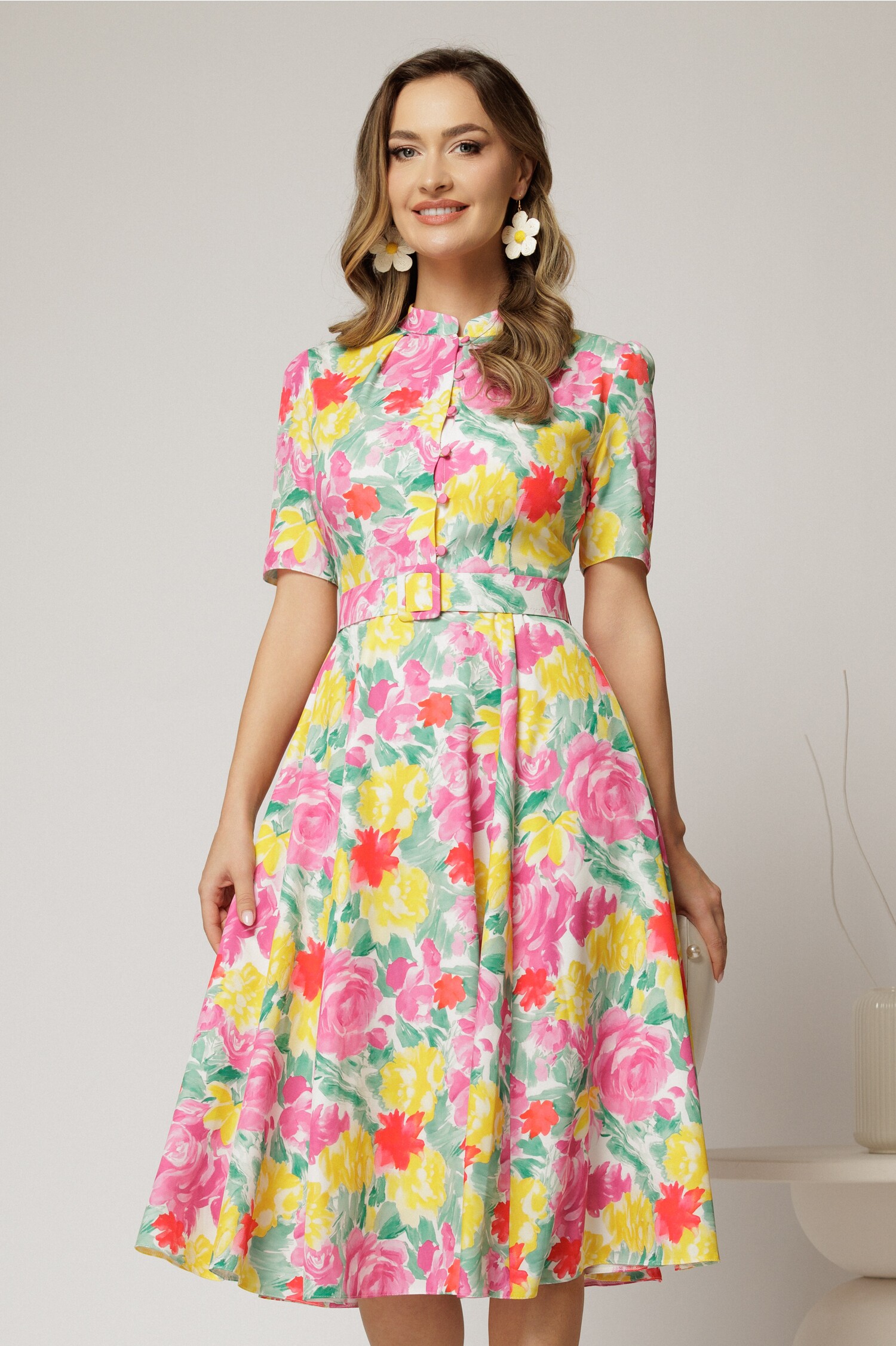 Rochie midi DY fashion cu imprimeu roz și galben în clos Rochie midi DY fashion cu imprimeu roz și galben în clos