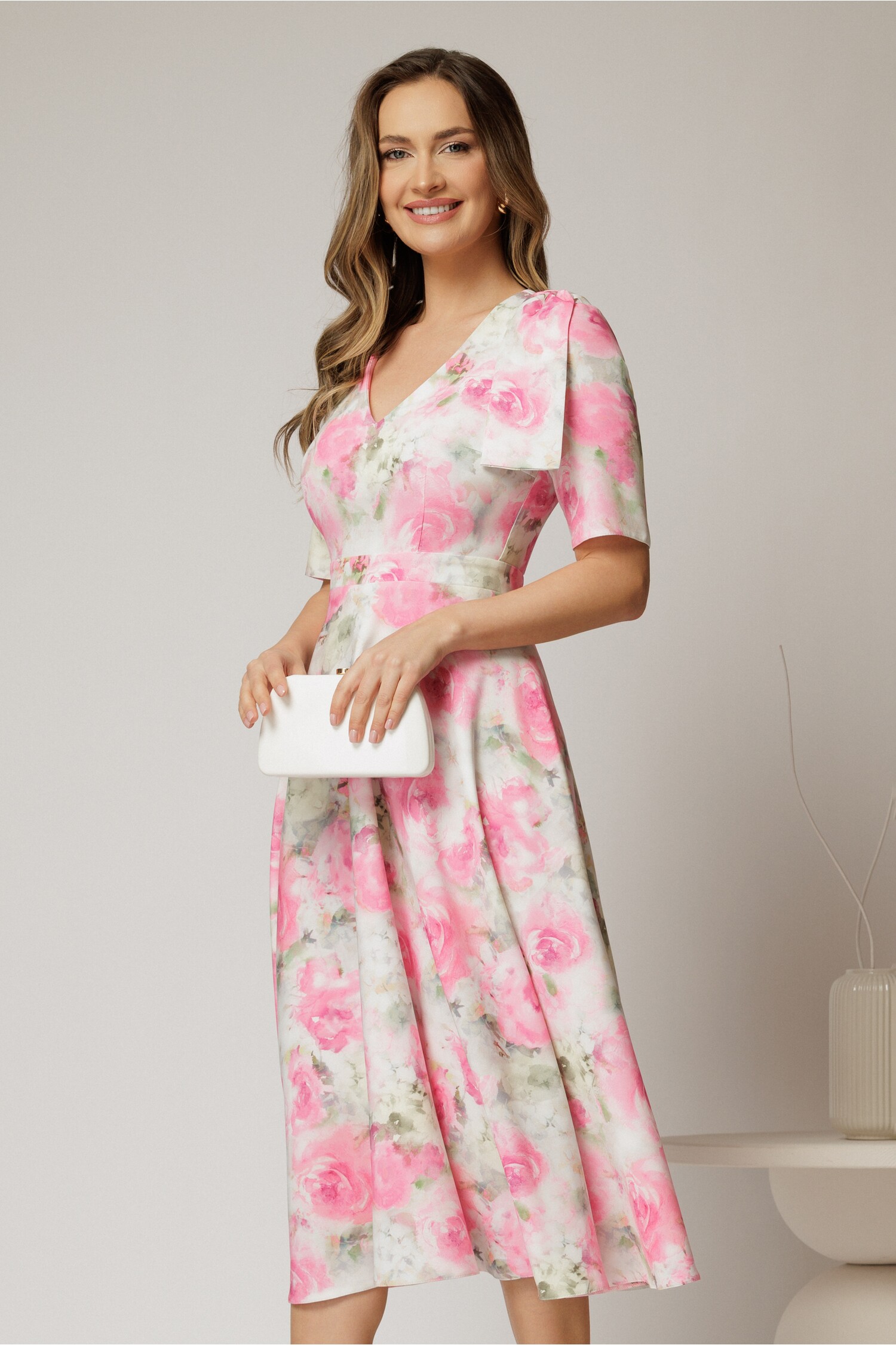 Rochie midi DY fashion clos cu funda pe umăr și imprimeu roz Rochie midi DY fashion clos cu funda pe umăr și imprimeu roz