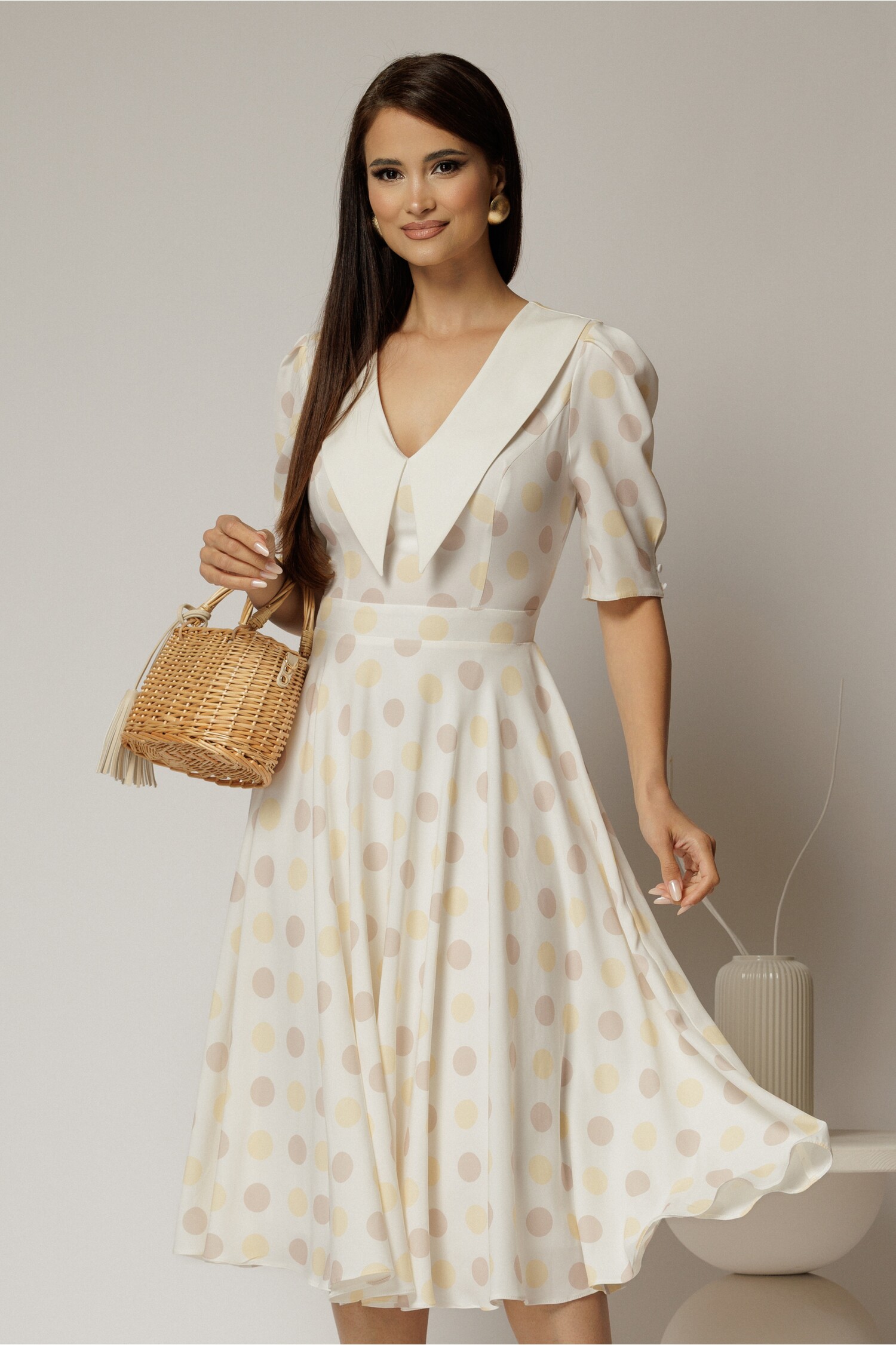 Rochie midi din triplu voal cu buline și guler ascuțit – DY Fashion Rochie midi din triplu voal cu buline și guler ascuțit – DY Fashion