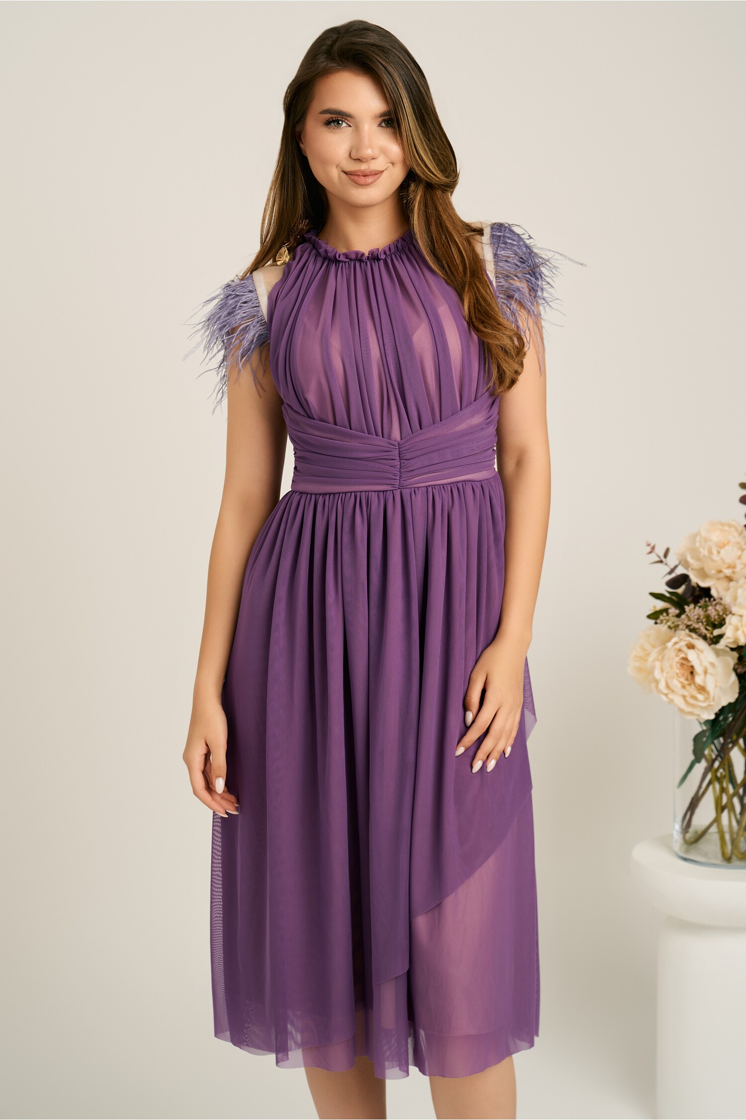 Rochie midi din tull mov în clos cu pene la umeri – DY Fashion Rochie midi din tull mov în clos cu pene la umeri – DY Fashion