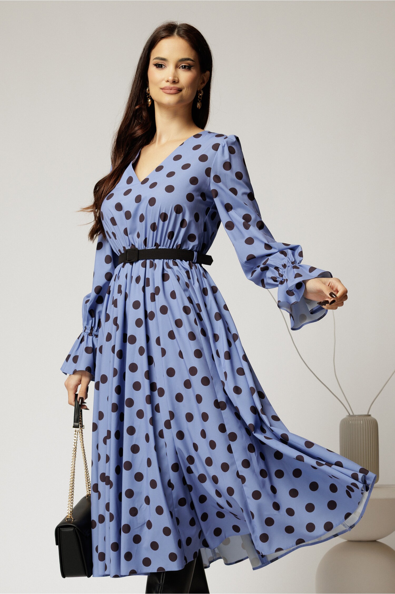 Rochie midi DY fashion din voal bleu cu buline și curea Rochie midi DY fashion din voal bleu cu buline și curea