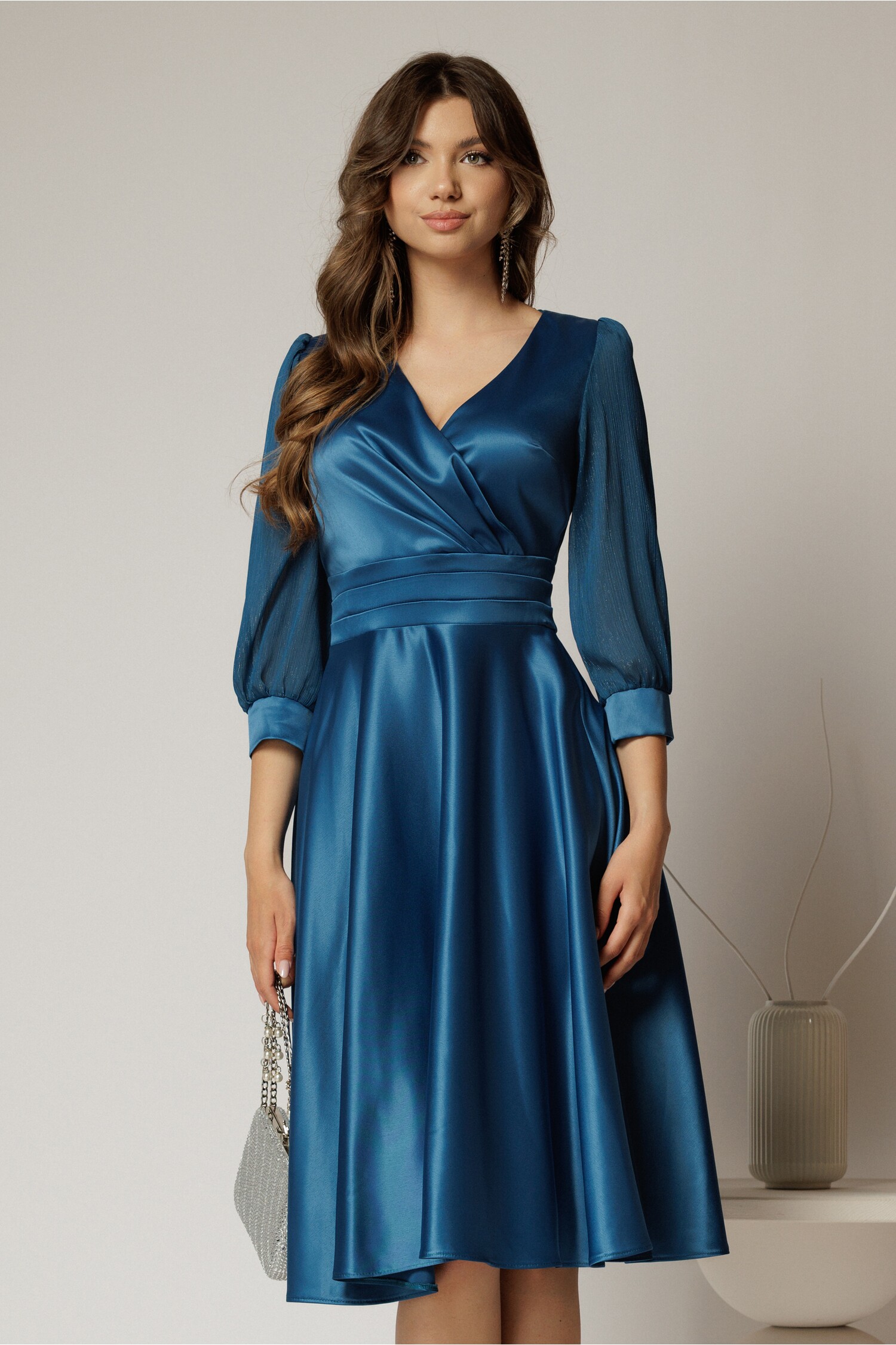 Rochie midi turcoaz din tafta cu maneci din voal cu lurex – DY Fashion Rochie midi turcoaz din tafta cu maneci din voal cu lurex – DY Fashion