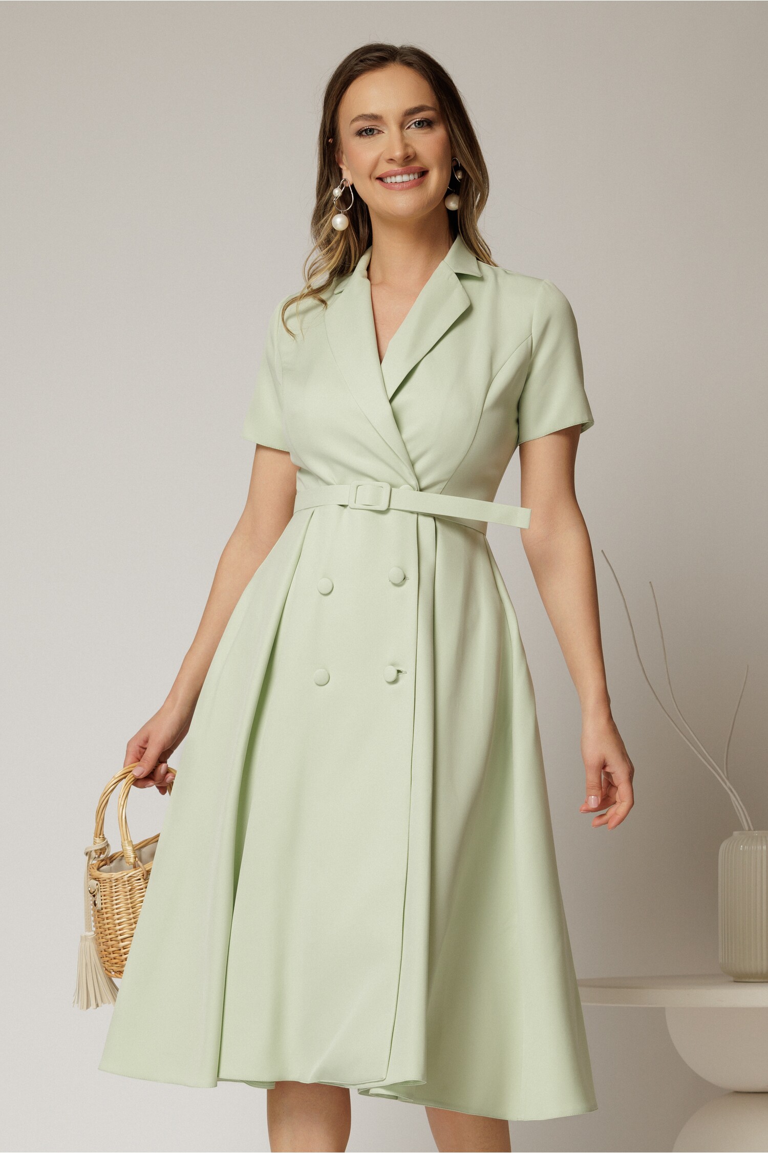 Rochie midi verde fistic DY fashion cu decolteu petrecut și curea în talie Rochie midi verde fistic DY fashion cu decolteu petrecut și curea în talie