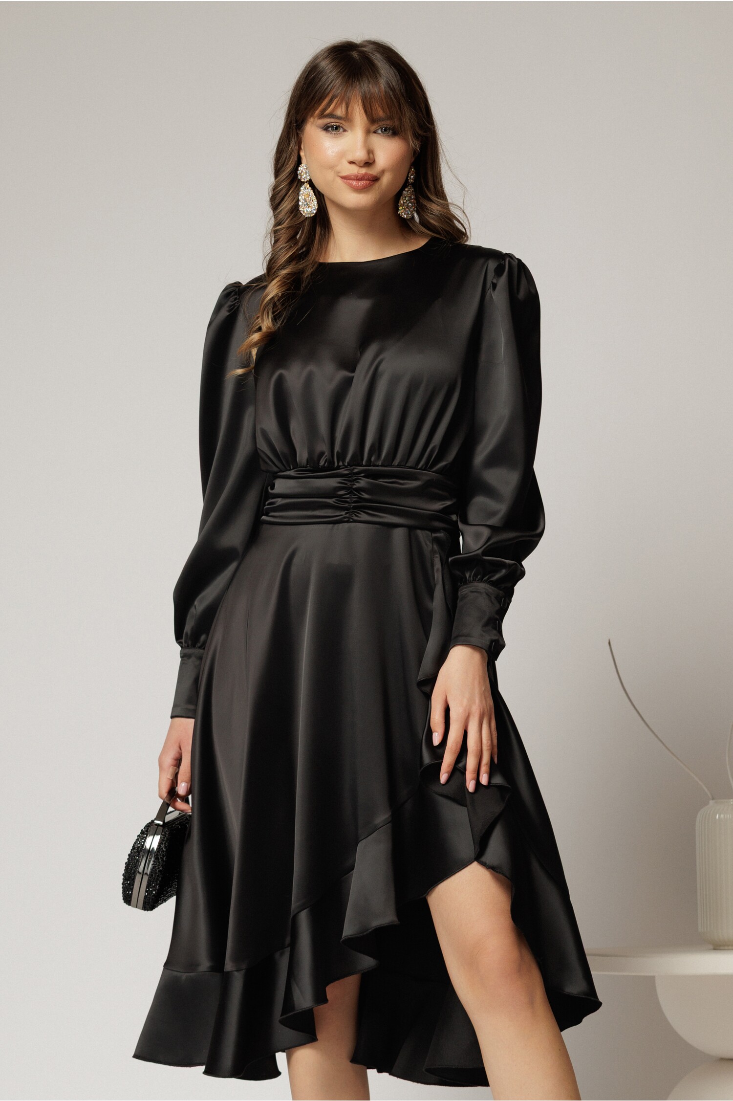 Rochie neagră asimetrică din satin plin DY fashion Rochie neagră asimetrică din satin plin DY fashion