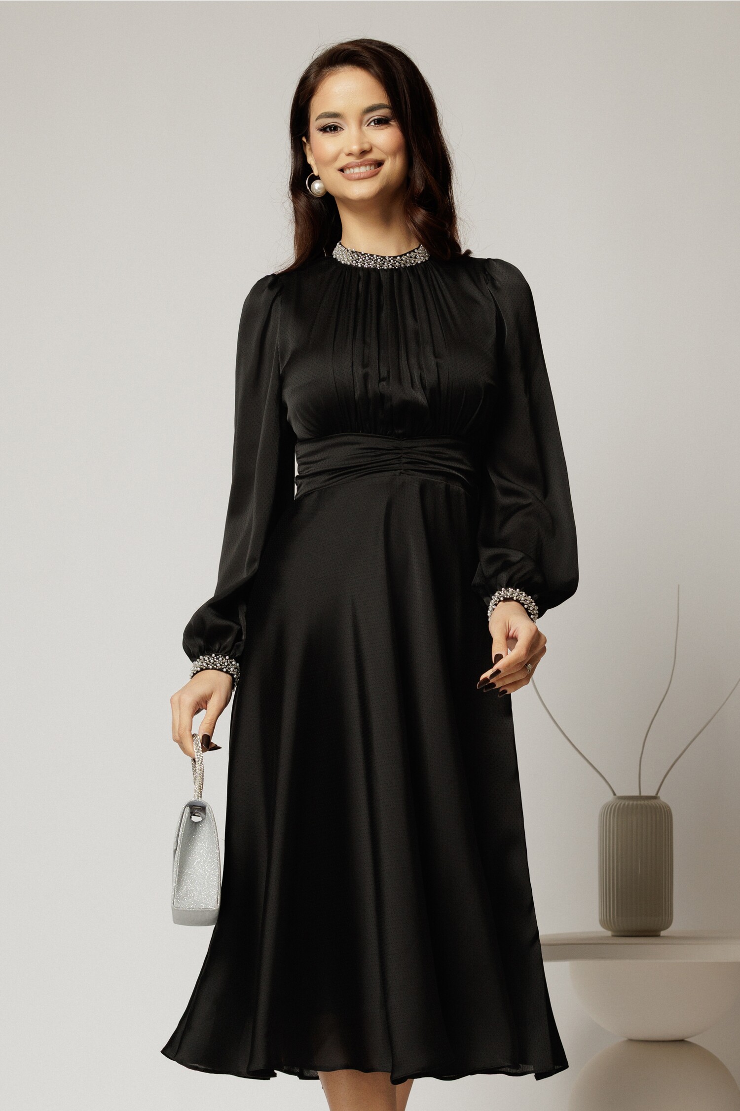 Rochie DY fashion neagră din voal cu perle la guler și mâneci Rochie DY fashion neagră din voal cu perle la guler și mâneci