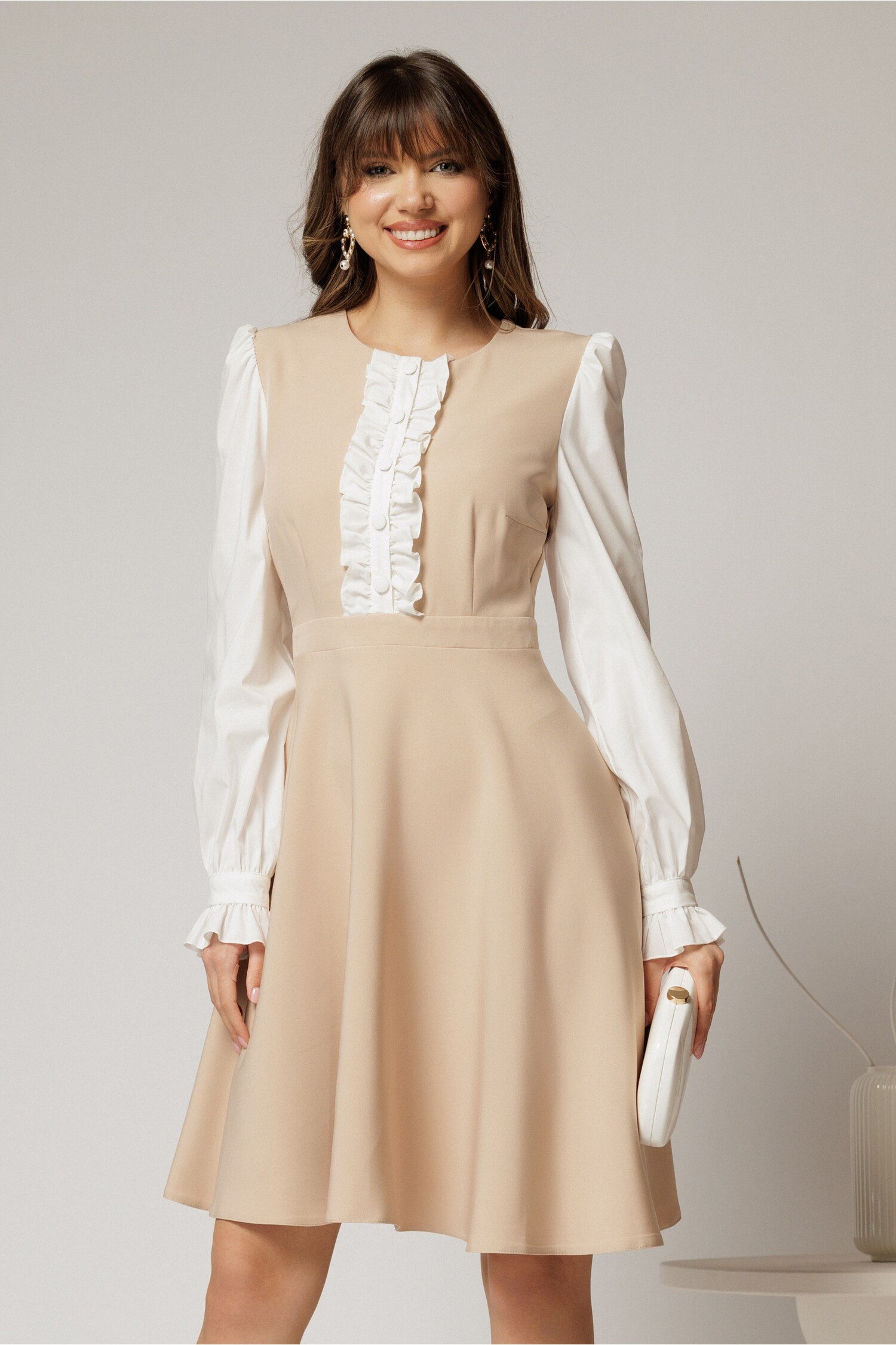 Rochie scurtă bej DY fashion cu mâneci din poplin și volănașe Rochie scurtă bej DY fashion cu mâneci din poplin și volănașe
