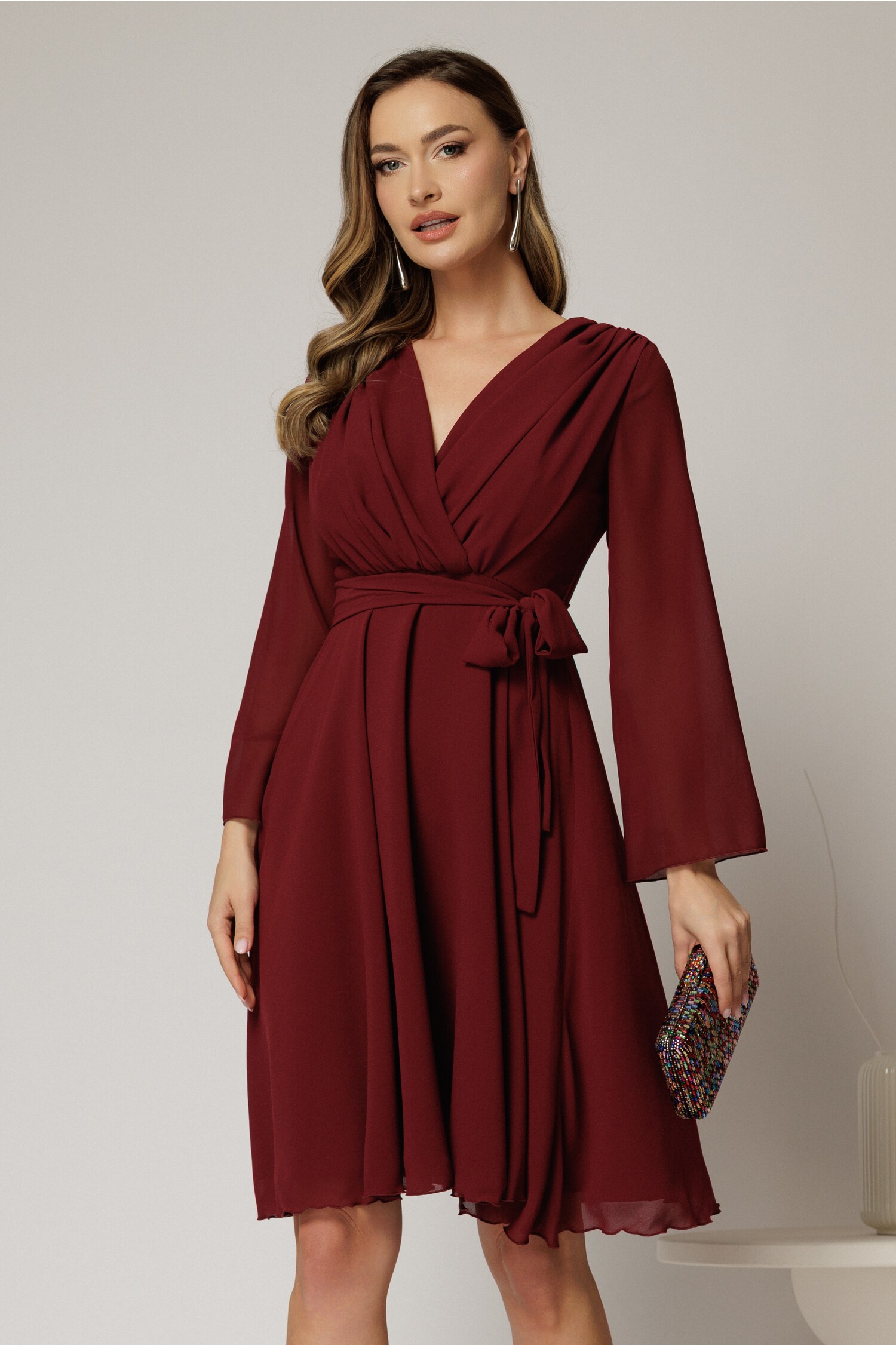Rochie scurtă DY fashion din voal bordo cu decolteu petrecut Rochie scurtă DY fashion din voal bordo cu decolteu petrecut
