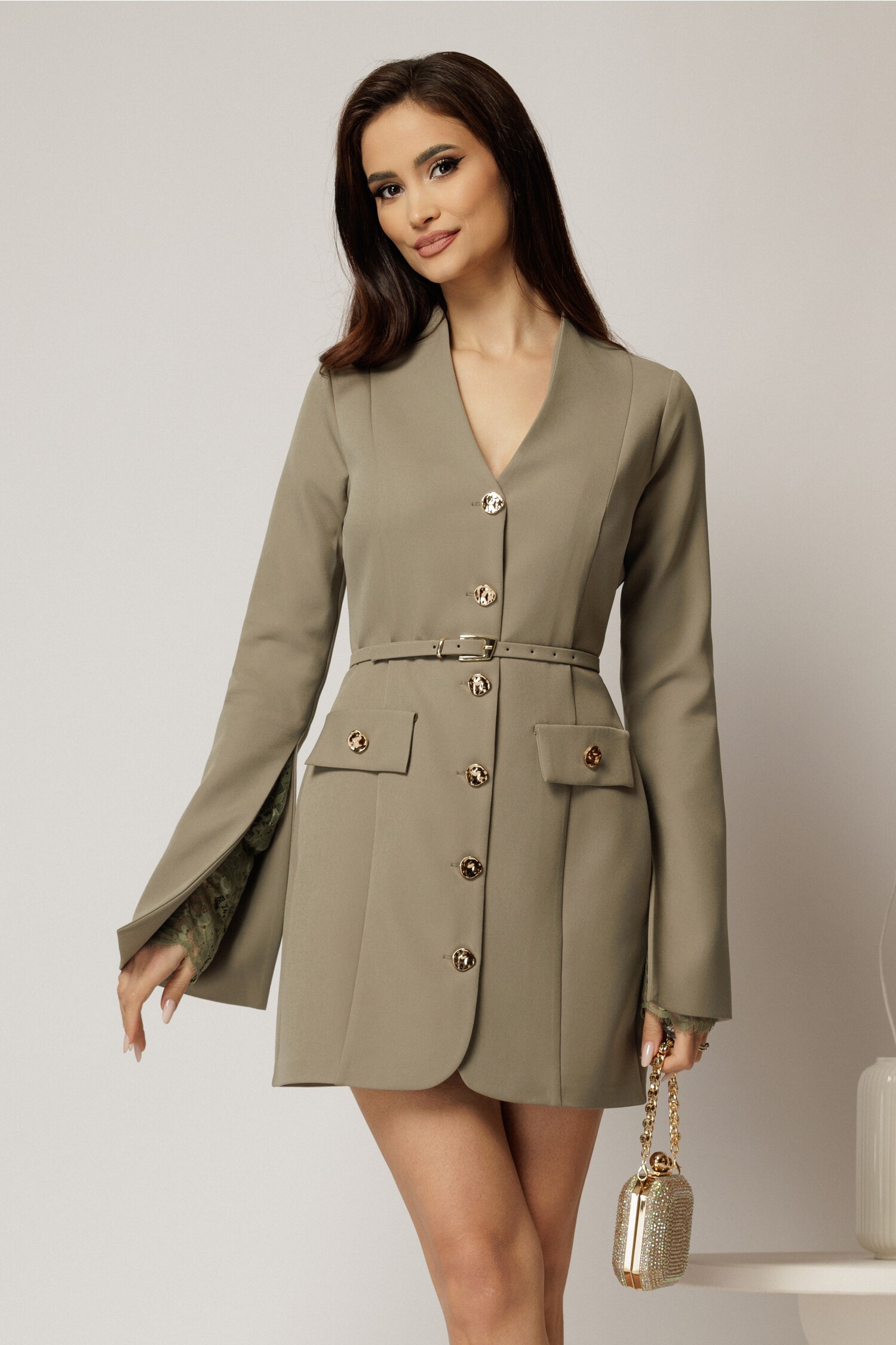 Rochie scurtă kaki DY fashion cu mâneci crăpate și dantelă Rochie scurtă kaki DY fashion cu mâneci crăpate și dantelă