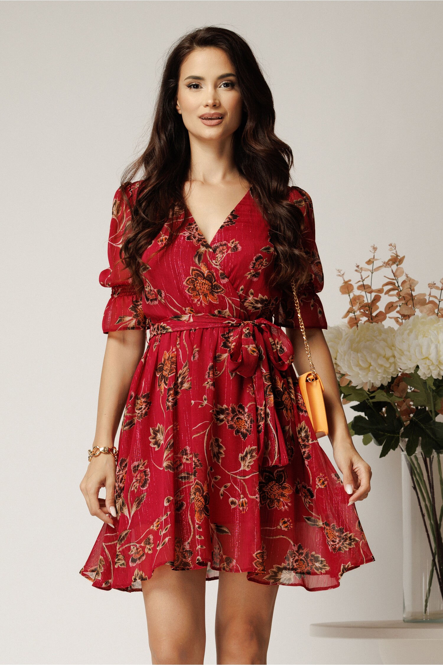 Rochie scurtă DY fashion magenta din voal cu imprimeu floral și fir lurex Rochie scurtă DY fashion magenta din voal cu imprimeu floral și fir lurex