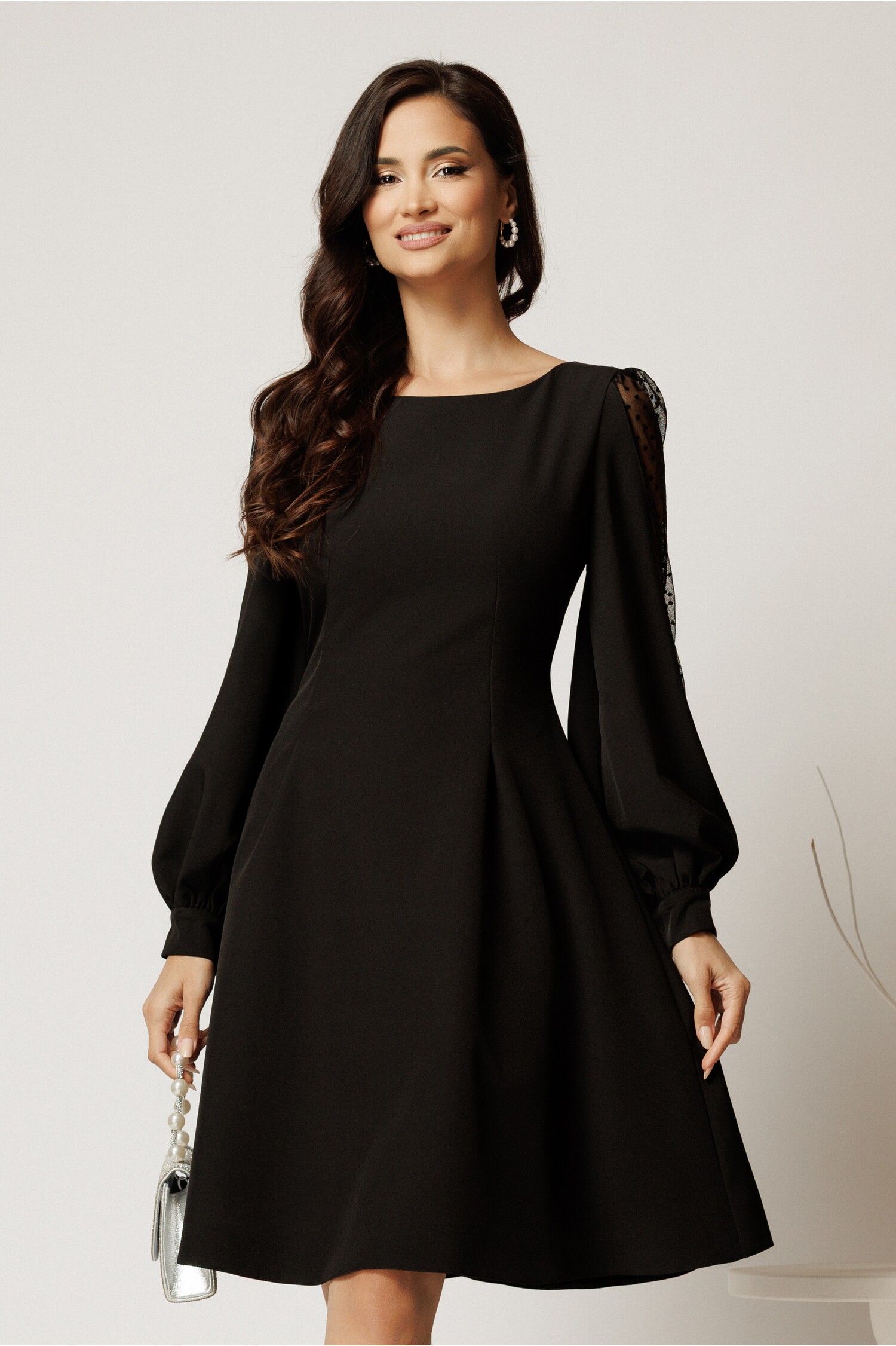 Rochie scurtă DY fashion neagră cu mâneci din tull și buline Rochie scurtă DY fashion neagră cu mâneci din tull și buline