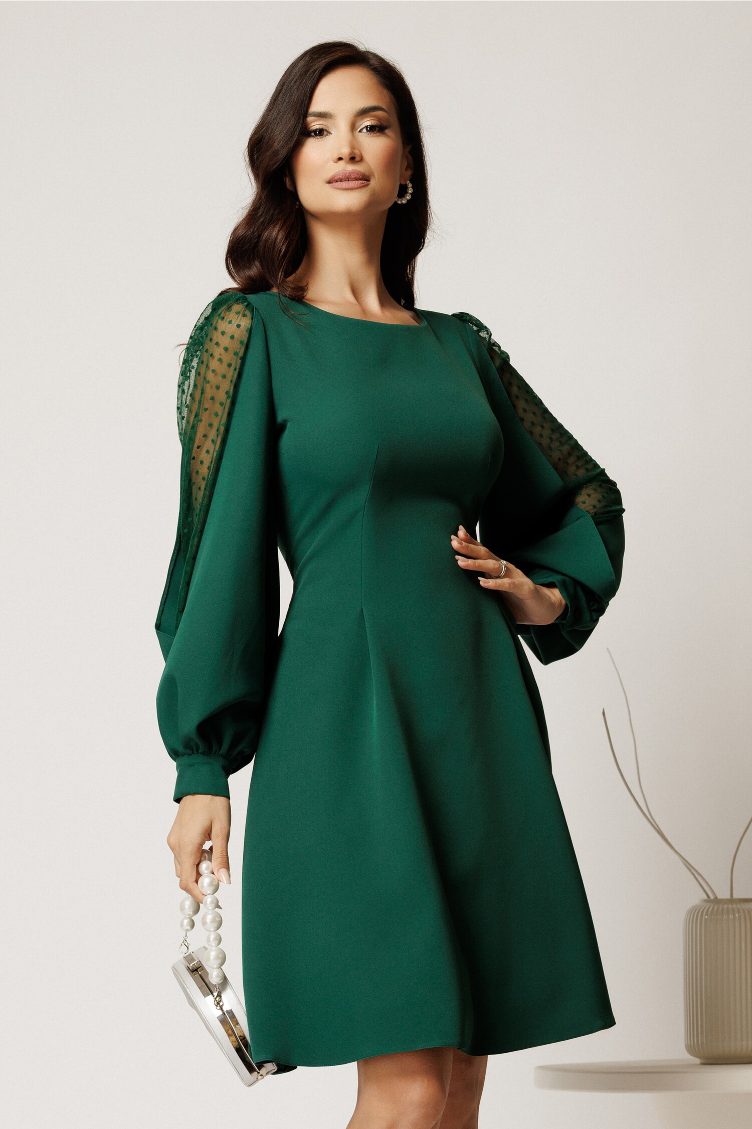 Rochie scurtă verde DY fashion cu mâneci din tull cu buline Rochie scurtă verde DY fashion cu mâneci din tull cu buline