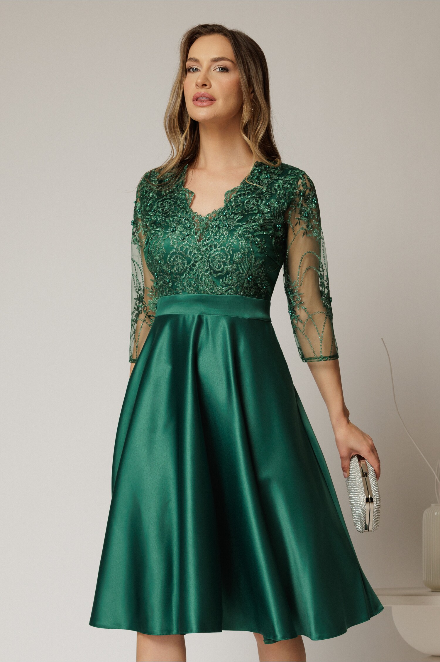 Rochie midi verde inna din tafta cu dantelă la bust Rochie midi verde inna din tafta cu dantelă la bust