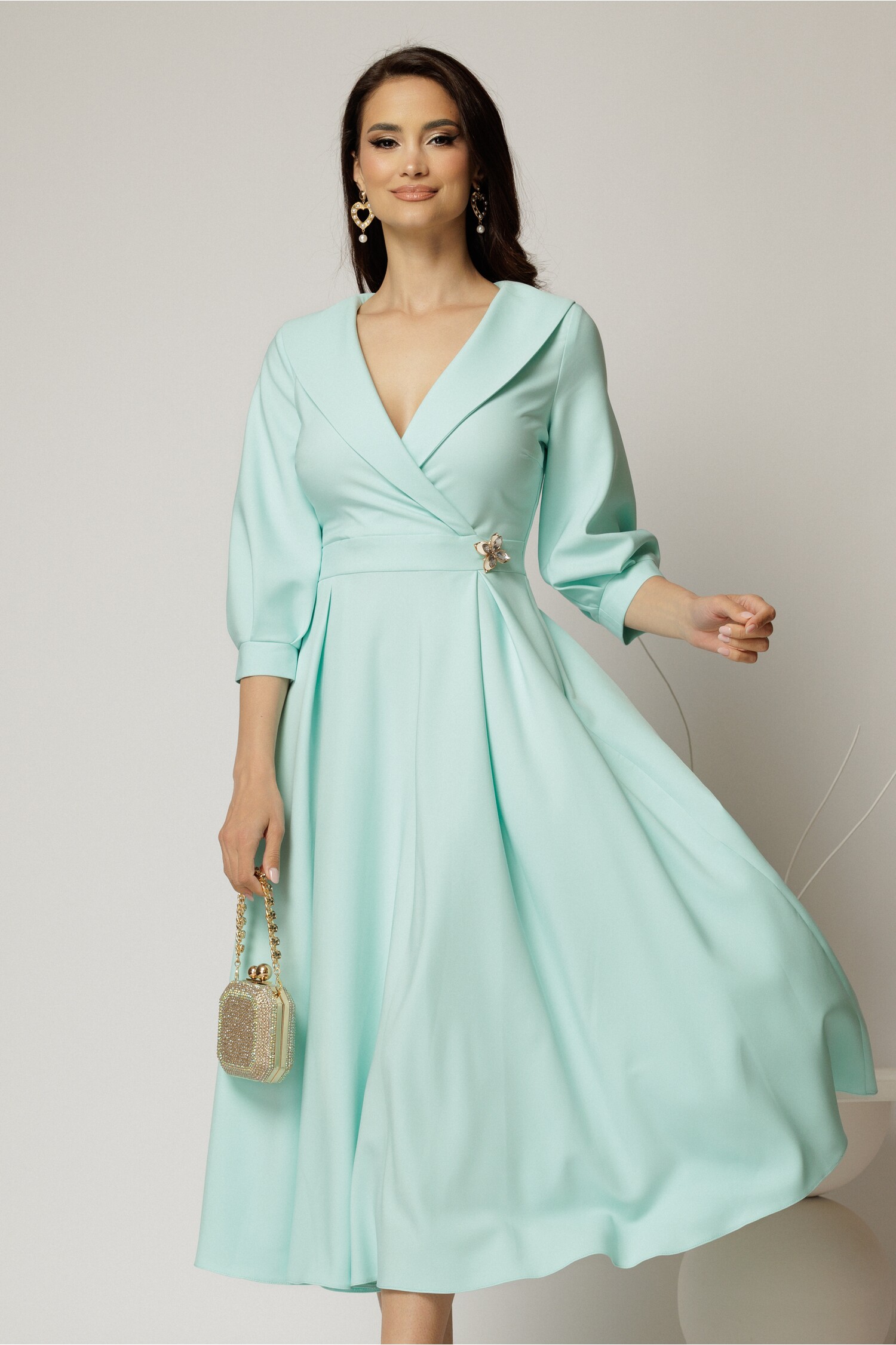 Rochie office de ocazie din stofa turcoaz cu bust petrecut si rever Rochie office de ocazie din stofa turcoaz cu bust petrecut si rever