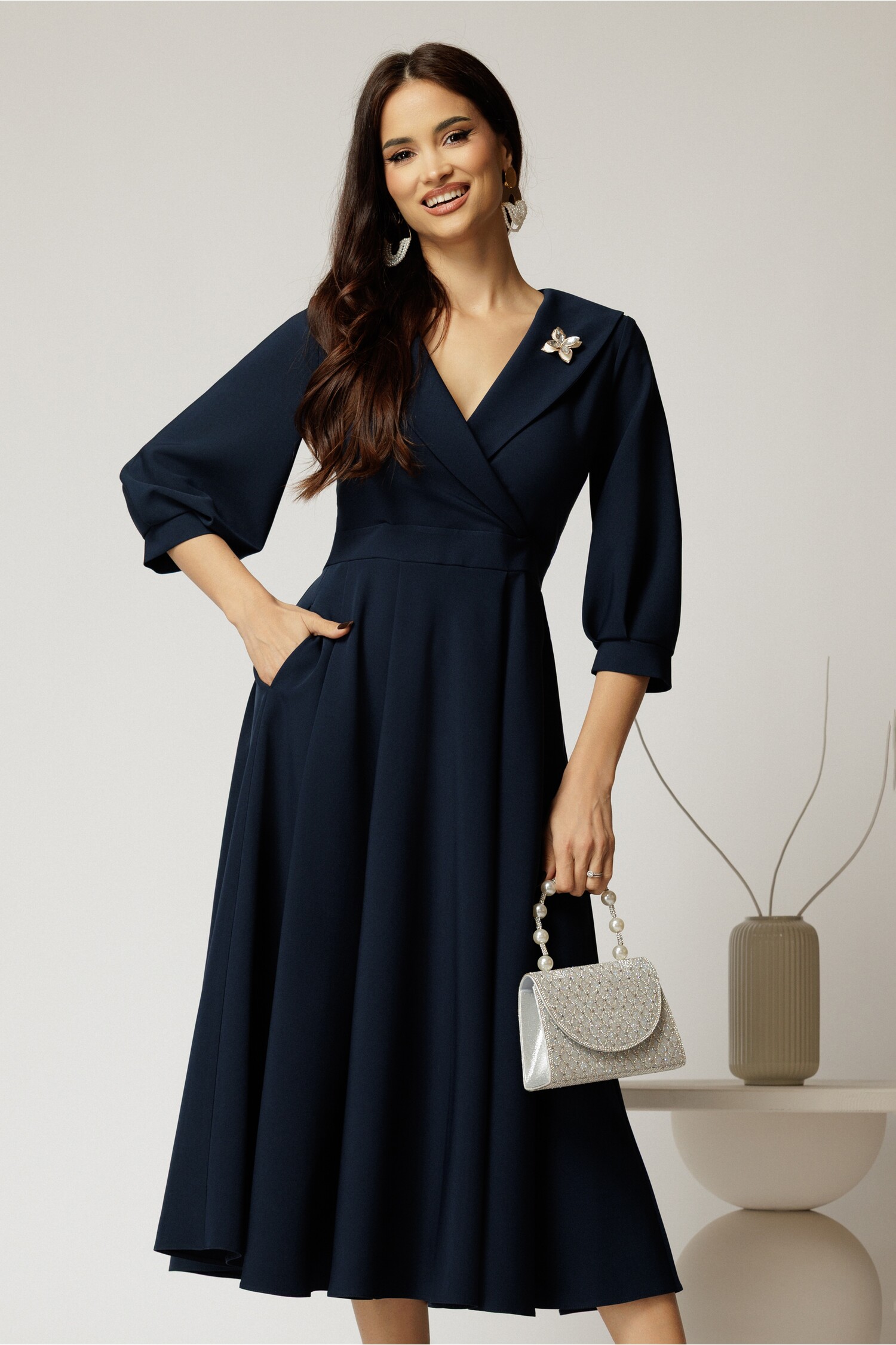 Rochie office din stofă bleumarin cu bust petrecut și rever Rochie office din stofă bleumarin cu bust petrecut și rever