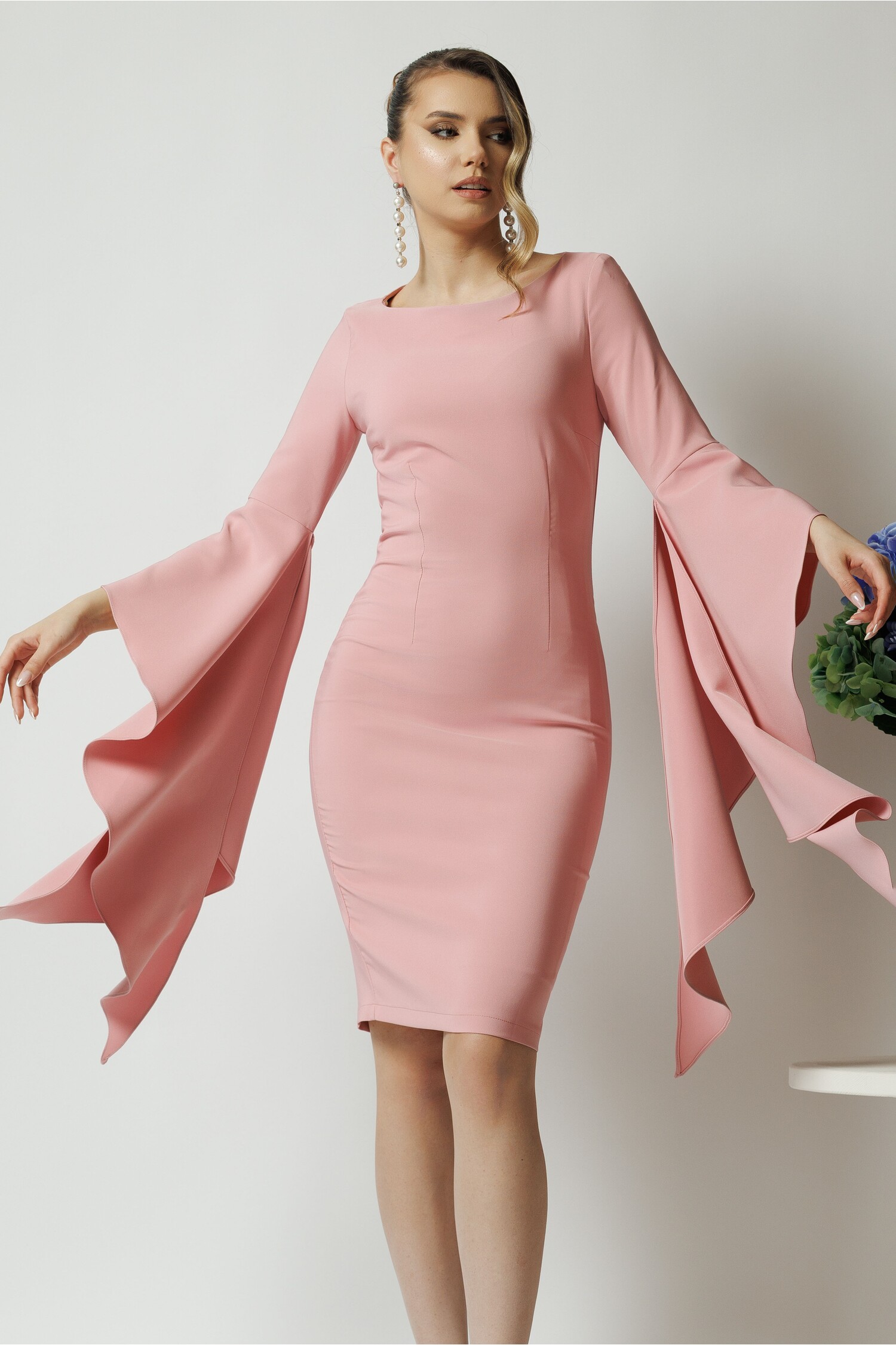 Rochie elegantă LaDonna roz cu mâneci evazate maxi Rochie elegantă LaDonna roz cu mâneci evazate maxi