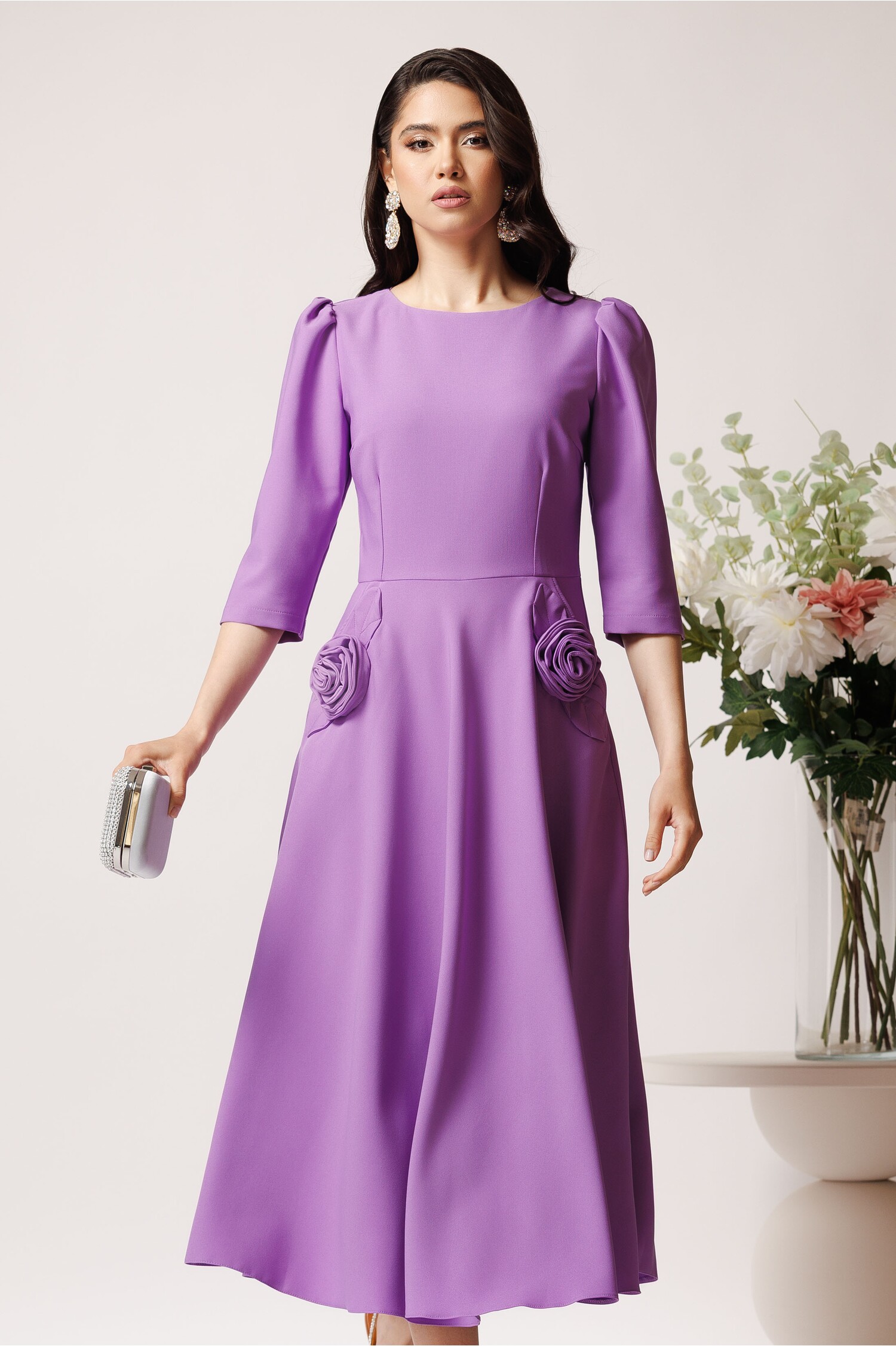 Rochie midi LaDonna lila cu flori maxi pe buzunare Rochie midi LaDonna lila cu flori maxi pe buzunare