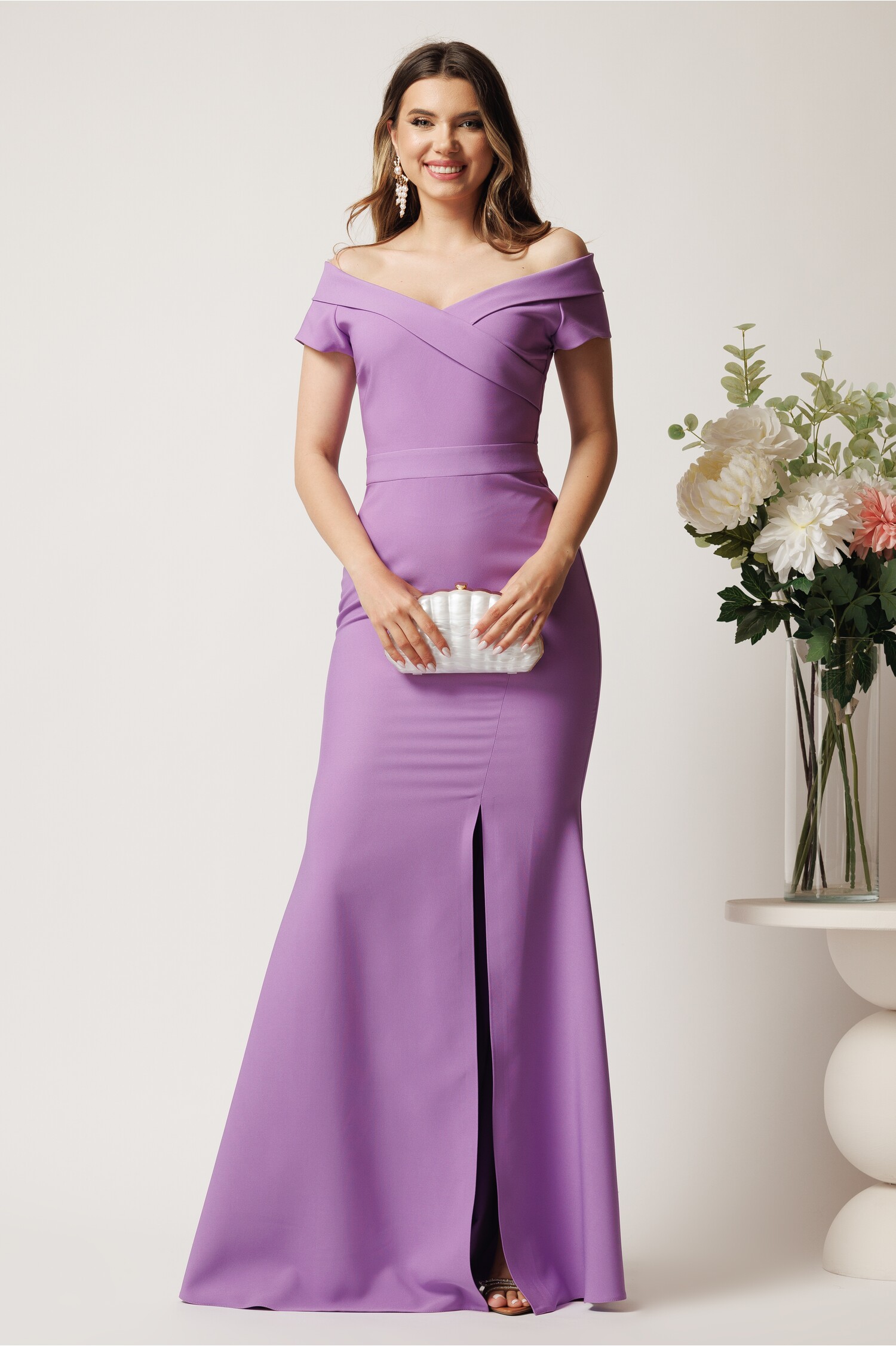 Rochie lungă lila cu decolteu tip bărcuță și crăpătură – LaDonna Rochie lungă lila cu decolteu tip bărcuță și crăpătură – LaDonna