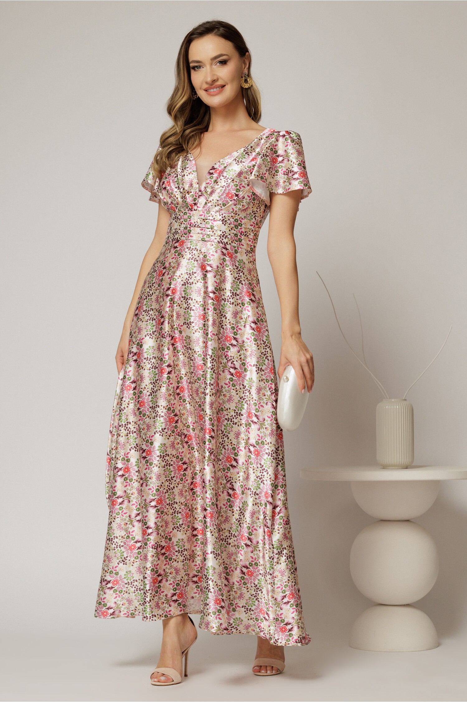 Rochie lungă de ocazie cu imprimeuri roz din satin Rochie lungă de ocazie cu imprimeuri roz din satin