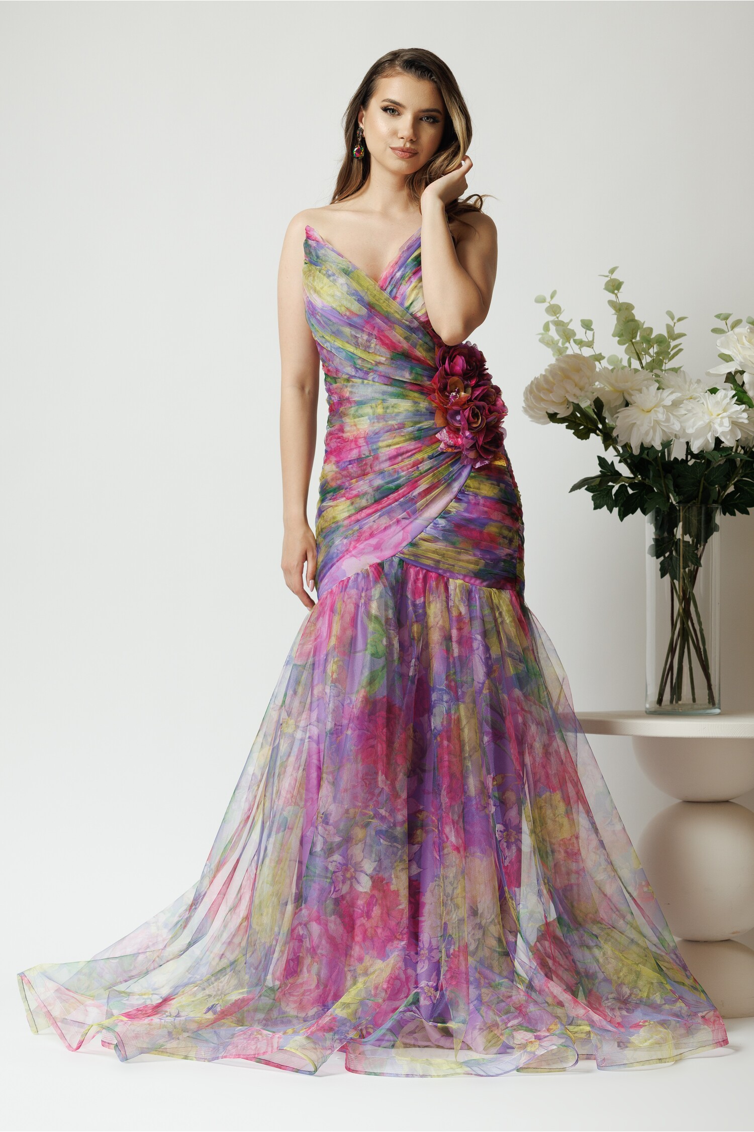 Rochie lungă de ocazie, mov cu imprimeuri galbene și floare maxi Rochie lungă de ocazie, mov cu imprimeuri galbene și floare maxi