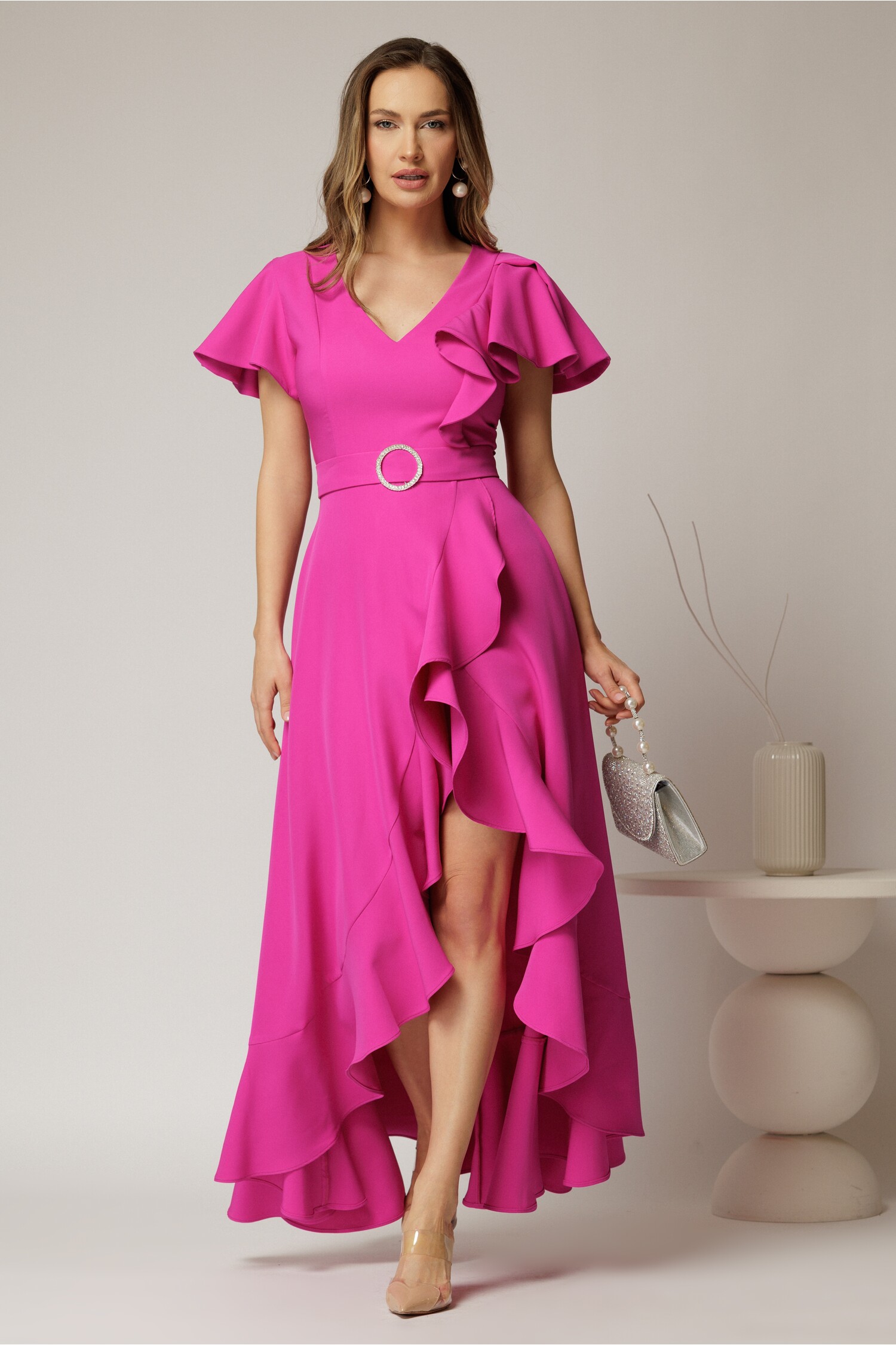 Rochie lungă elegantă din stofă fucsia cu volane și cordon în talie Rochie lungă elegantă din stofă fucsia cu volane și cordon în talie