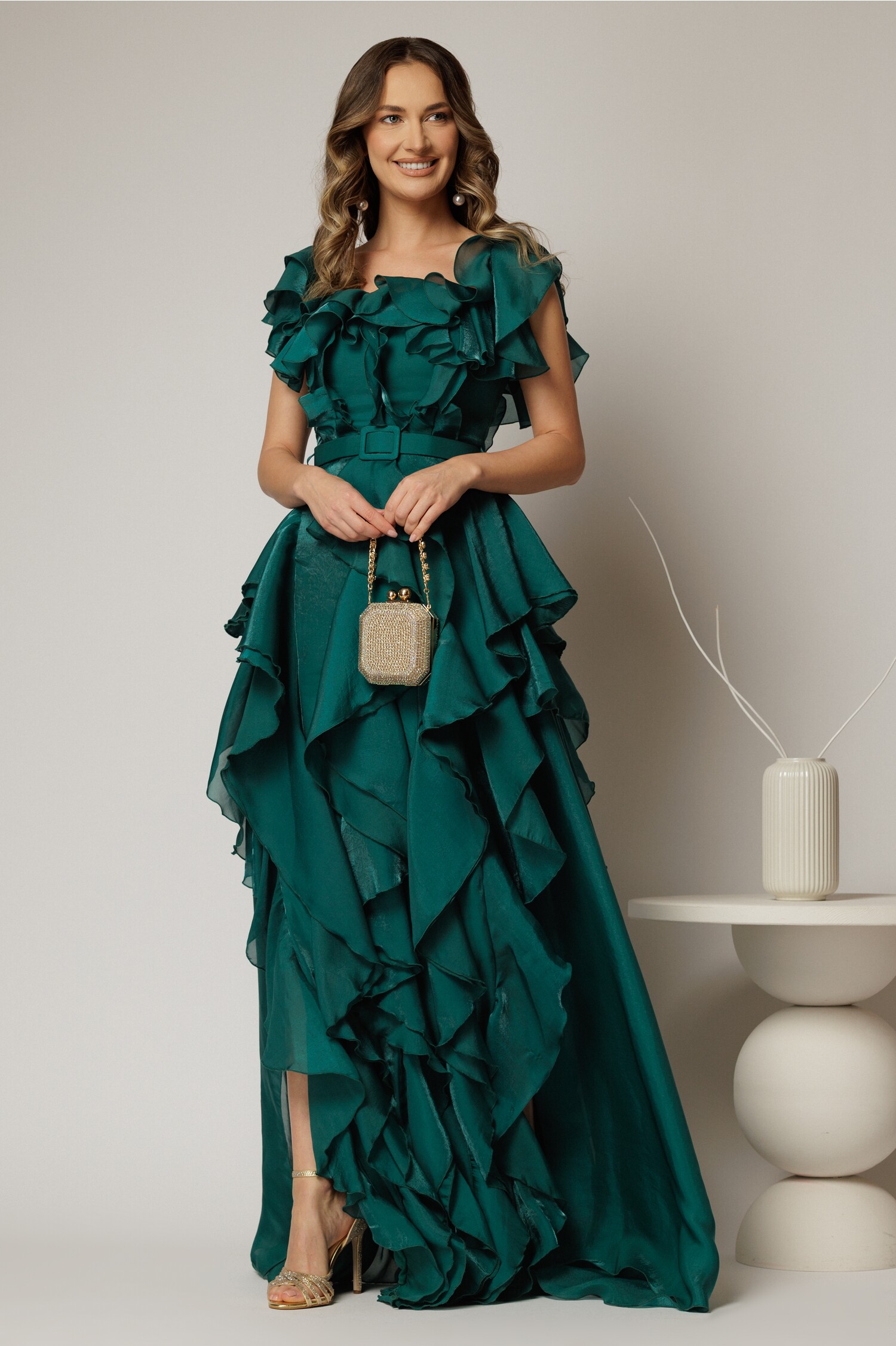 Rochie lungă de seară verde din voal cu volane – DY Fashion Rochie lungă de seară verde din voal cu volane – DY Fashion