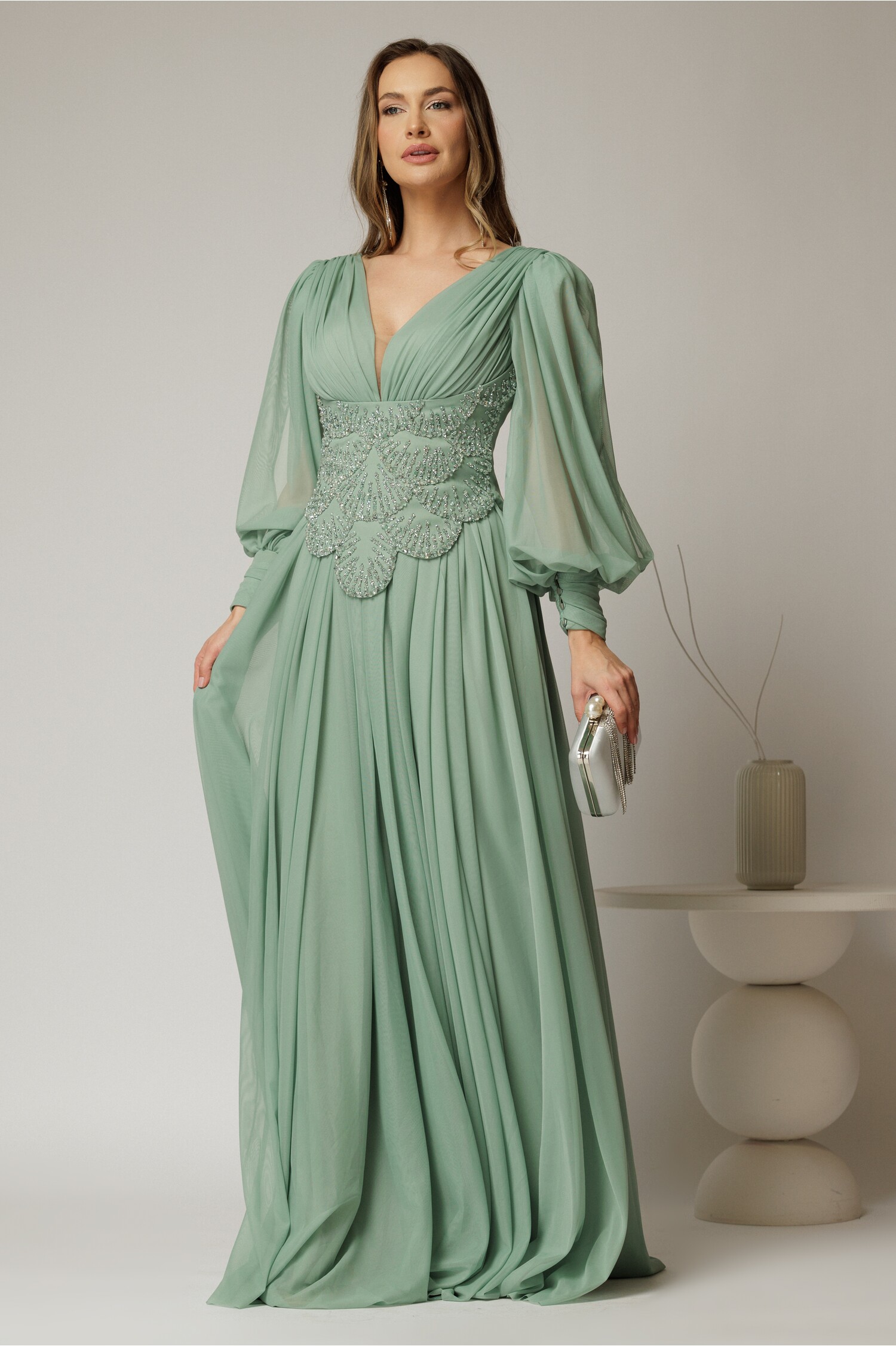Rochie lungă verde mentă de seară din tull cu corset și strassuri Rochie lungă verde mentă de seară din tull cu corset și strassuri