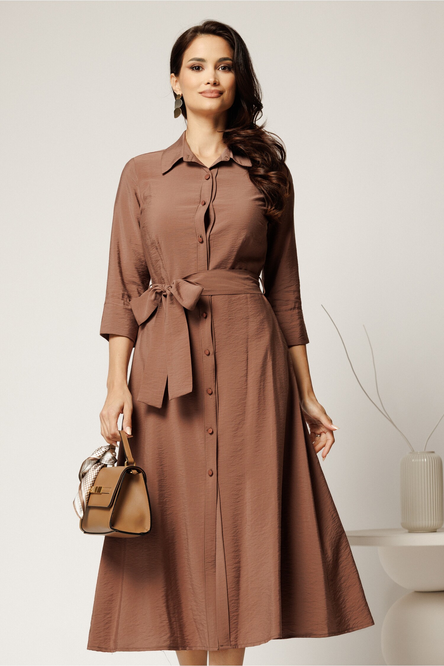 Rochie din viscoză maro tip cămașă cu cordon în talie Rochie din viscoză maro tip cămașă cu cordon în talie