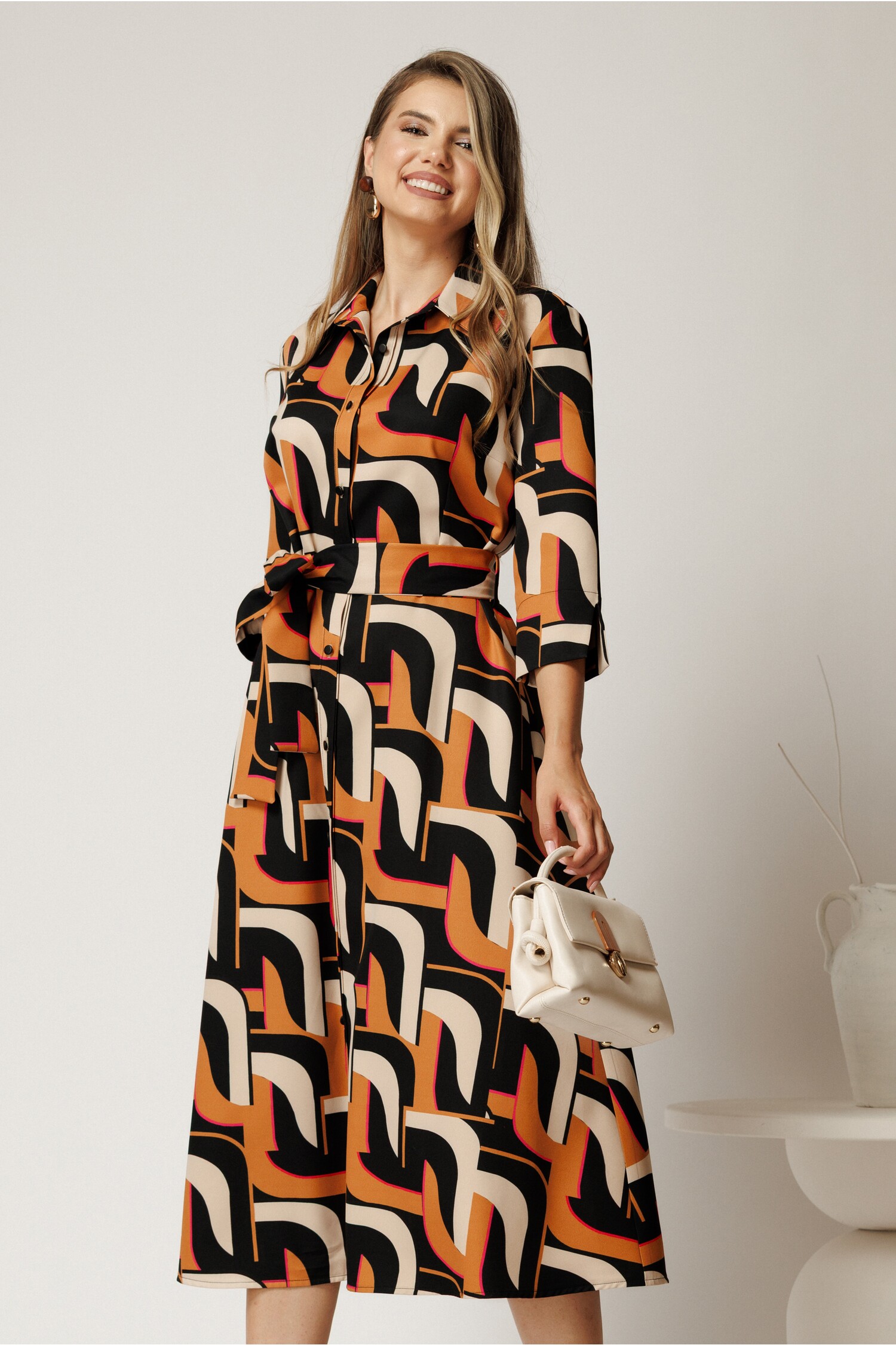 Rochie cămașă midi maro cu imprimeu negru și cordon Rochie cămașă midi maro cu imprimeu negru și cordon