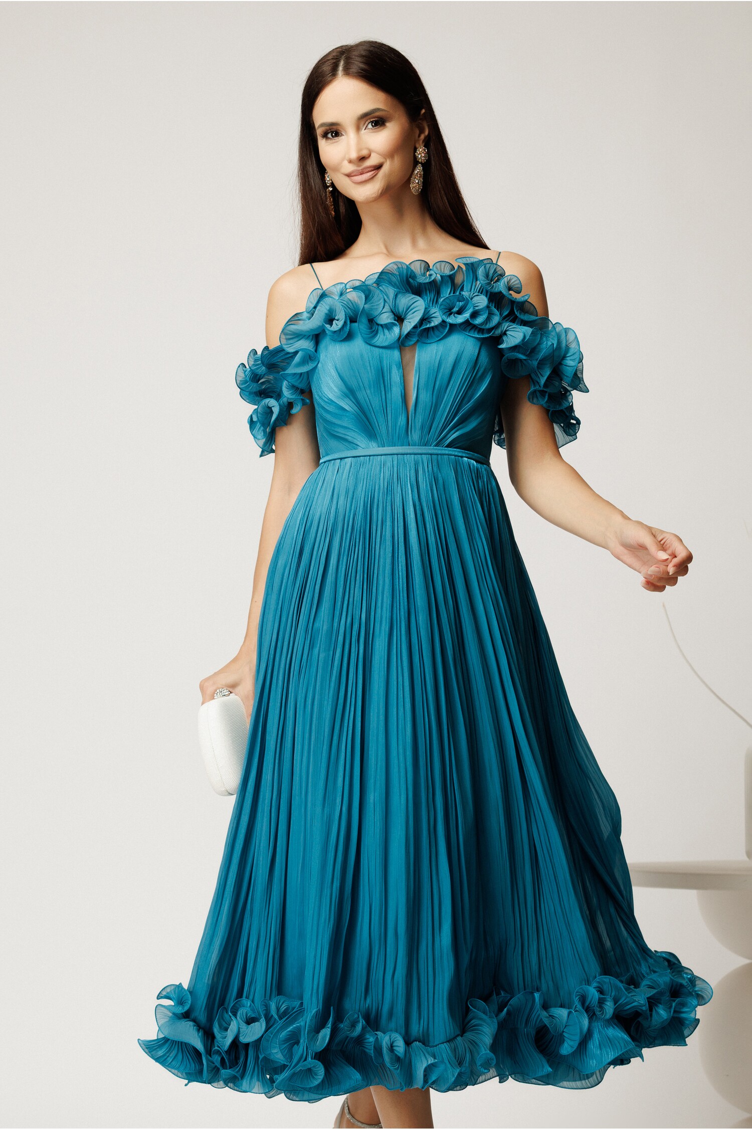 Rochie midi turcoaz din voal satinat cu volanase Rochie midi turcoaz din voal satinat cu volanase