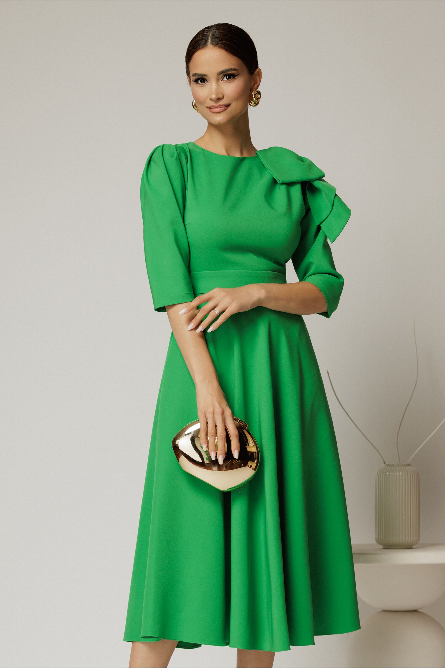 Rochie midi verde clos cu funda ampla pe umăr și cordon detasabil – DY Fashion Rochie midi verde clos cu funda ampla pe umăr și cordon detasabil – DY Fashion
