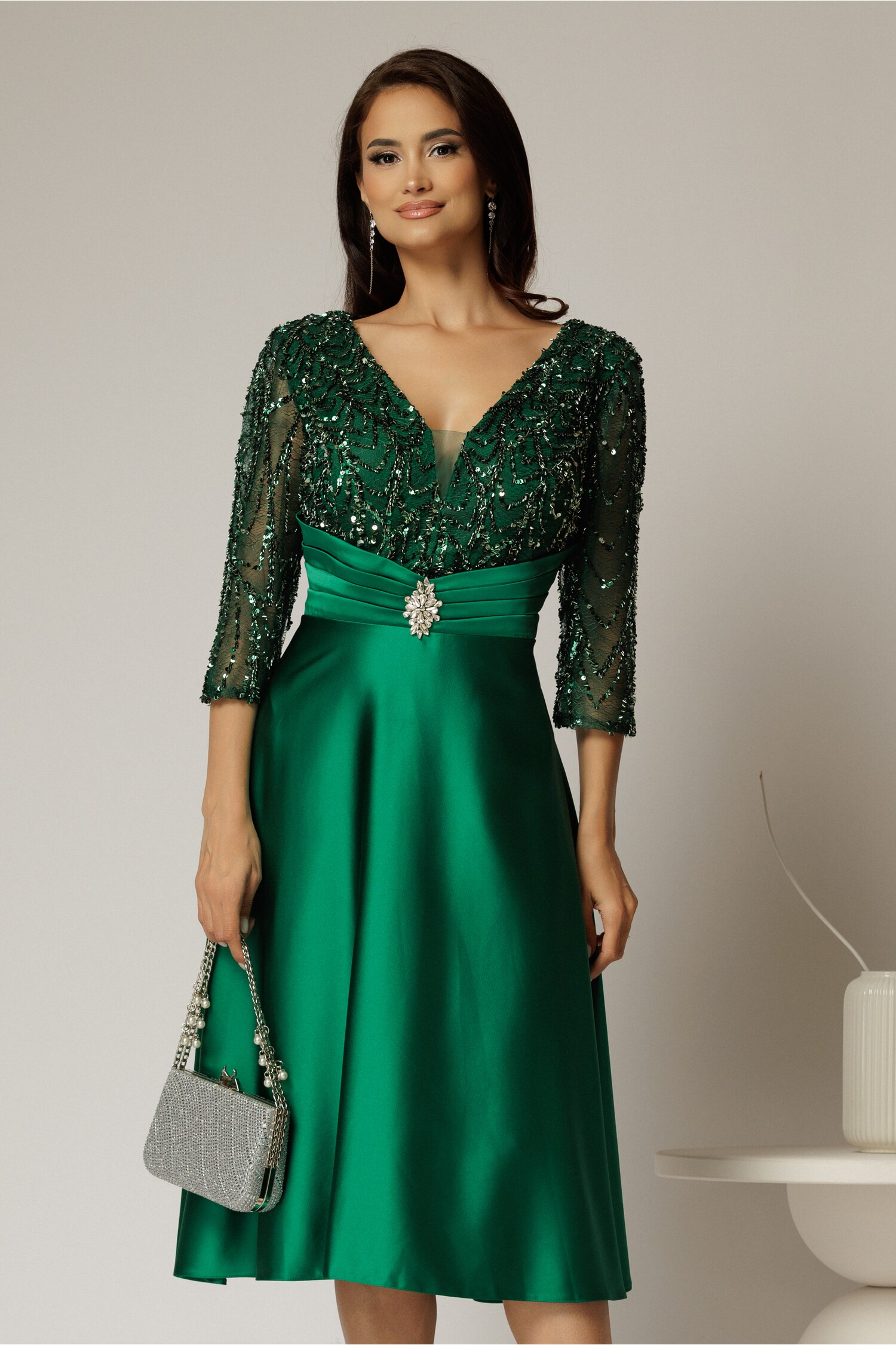 Rochie midi verde smarald de ocazie cu dantelă și paiete – DY Fashion Rochie midi verde smarald de ocazie cu dantelă și paiete – DY Fashion