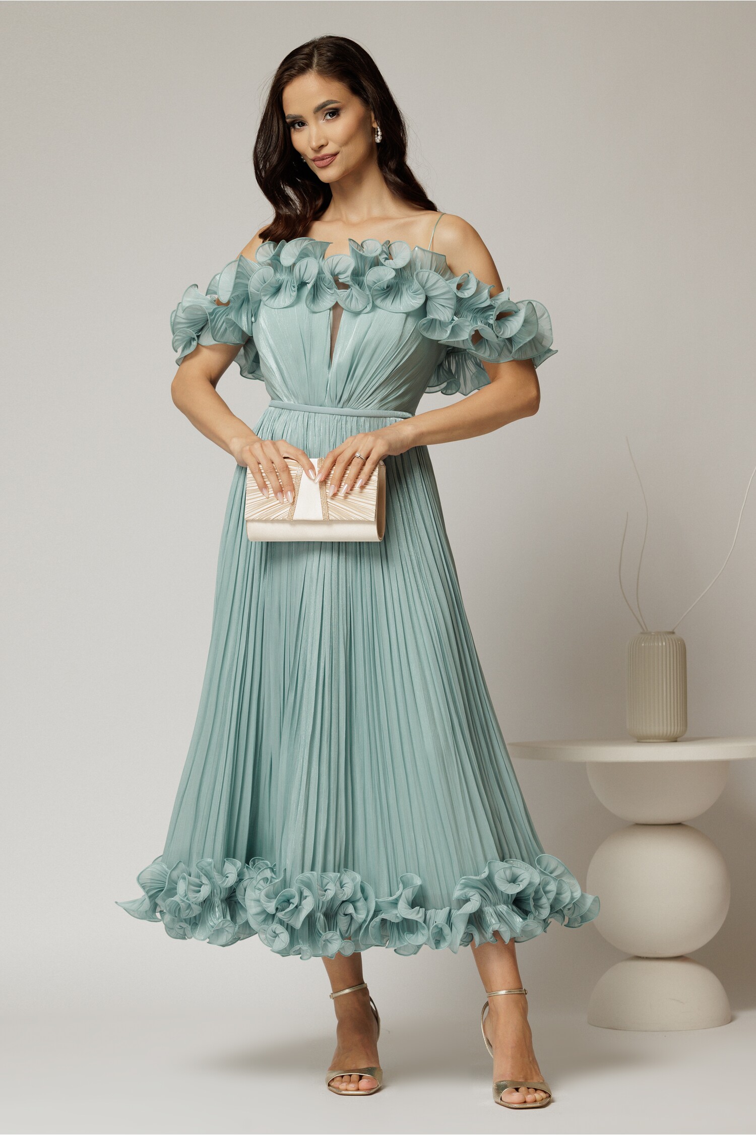 Rochie midi verde mint din voal satinat cu volanase Rochie midi verde mint din voal satinat cu volanase