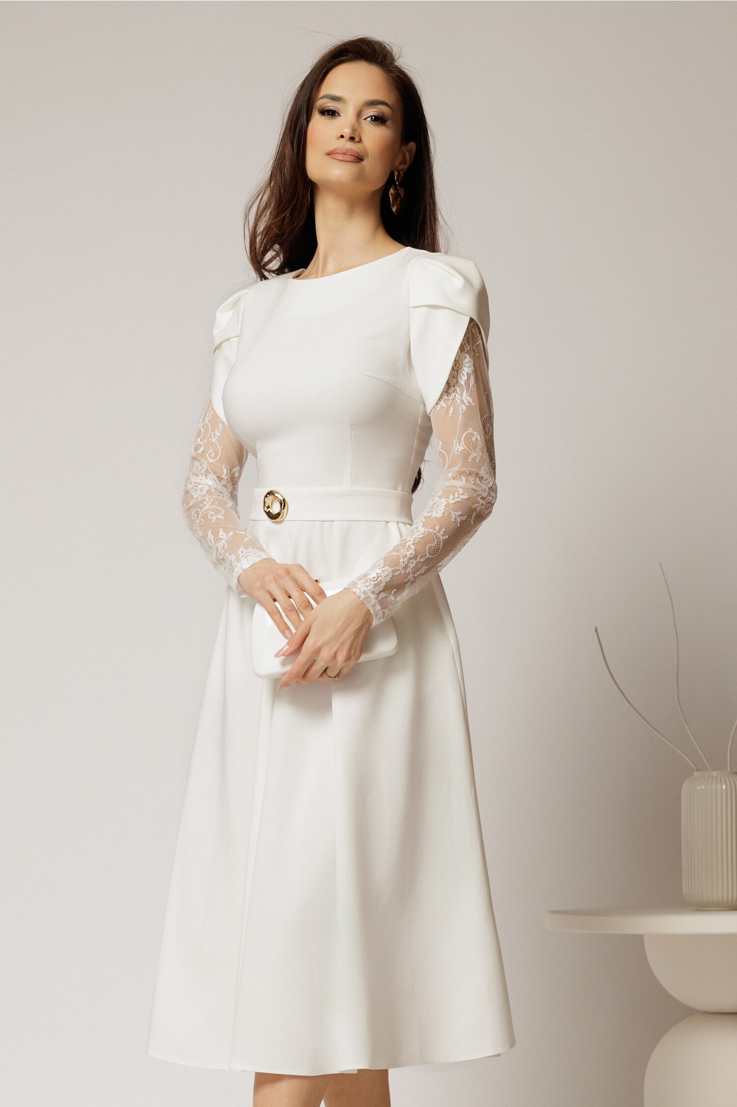 Rochie midi albă cu mâneci din dantelă și cordon detasabil Rochie midi albă cu mâneci din dantelă și cordon detasabil