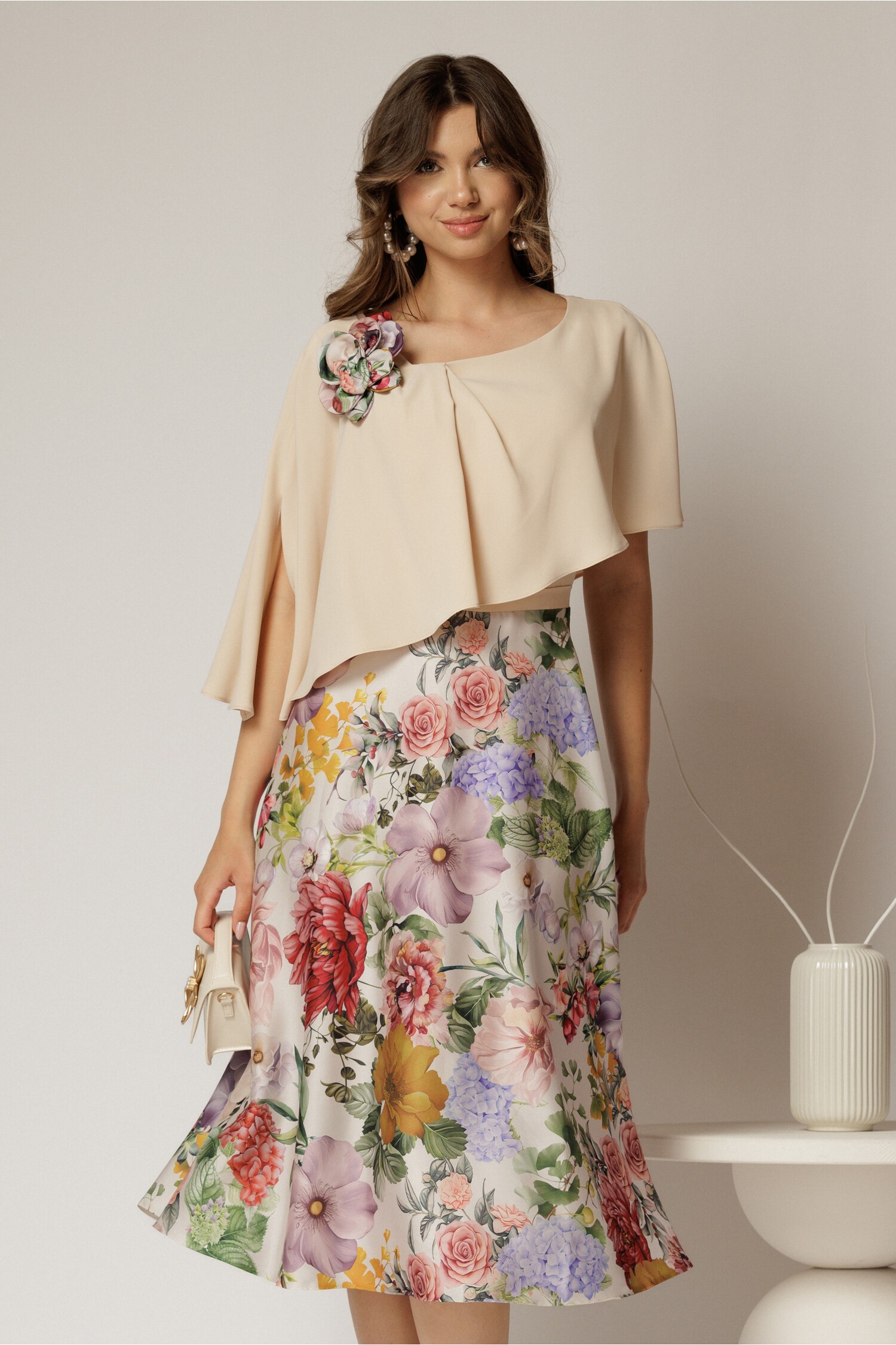 Rochie midi bej de ocazie cu imprimeuri florale – DY Fashion Rochie midi bej de ocazie cu imprimeuri florale – DY Fashion