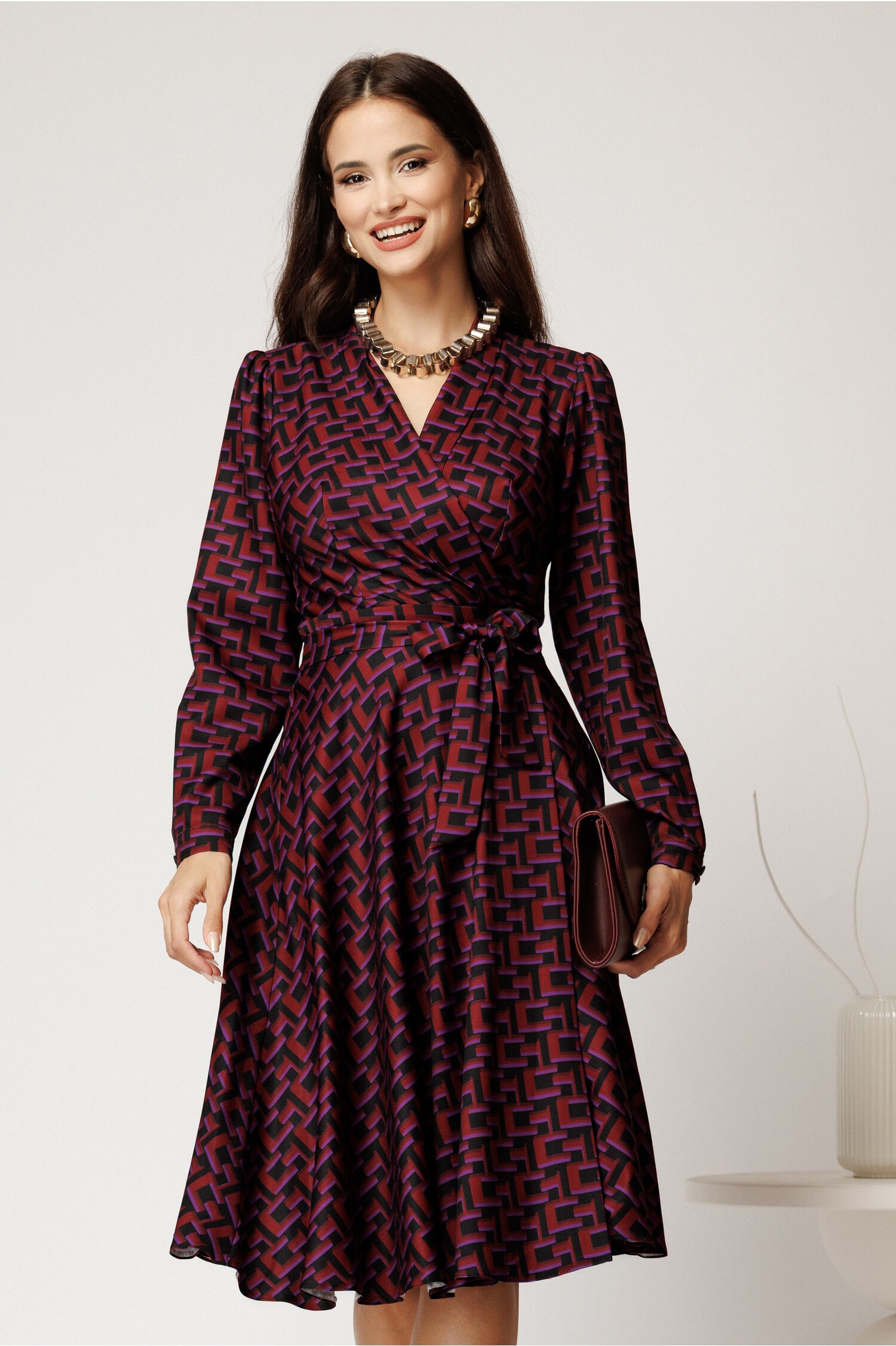 Rochie midi bordo cu imprimeuri mov și cordon talia Rochie midi bordo cu imprimeuri mov și cordon talia