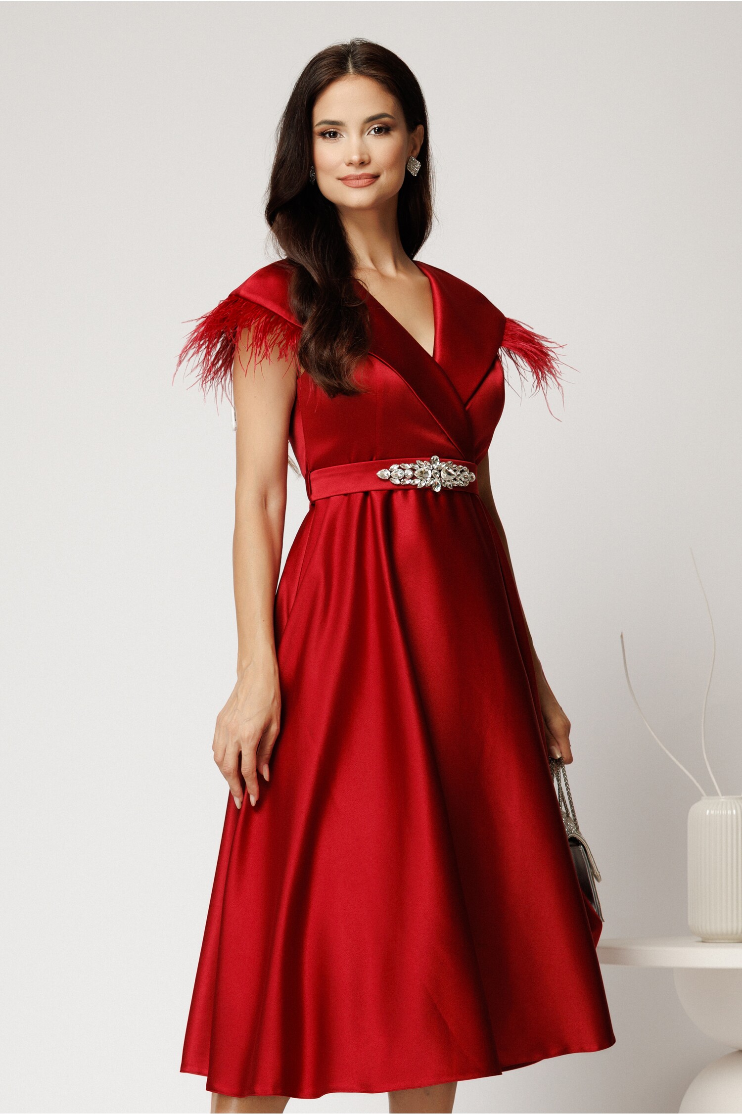 Rochie bordo midi din tafta cu pene și cordon Rochie bordo midi din tafta cu pene și cordon