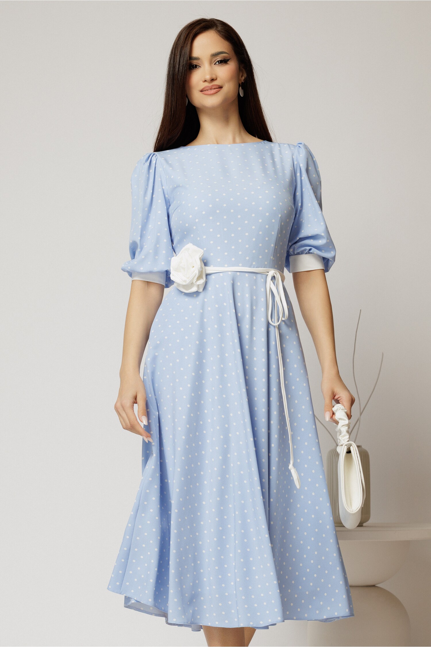 Rochie midi bleu cu buline și cordon detașabil în talie Rochie midi bleu cu buline și cordon detașabil în talie