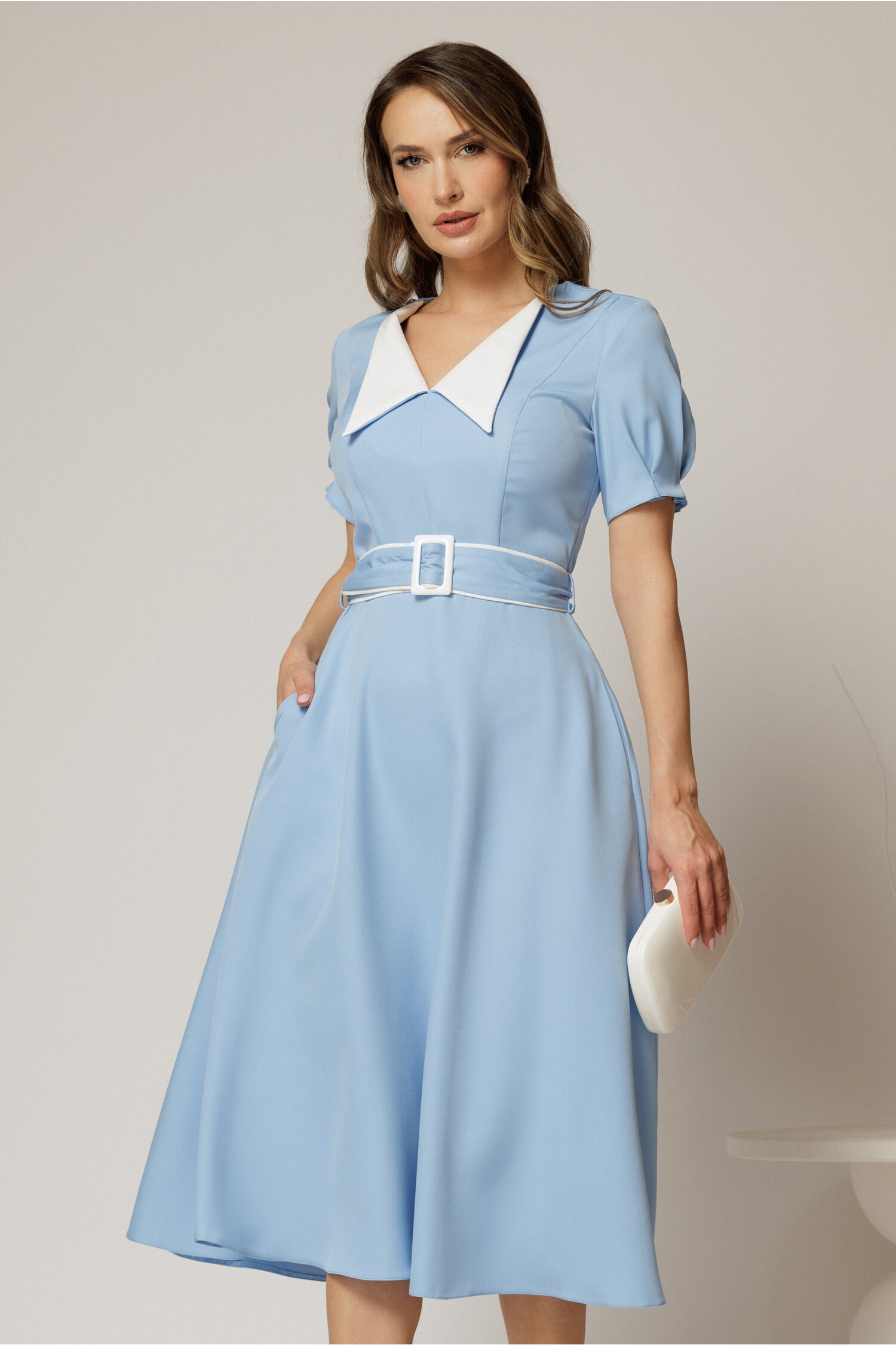 Rochie midi bleu cu guler alb în contrast și cordon decorativ Rochie midi bleu cu guler alb în contrast și cordon decorativ